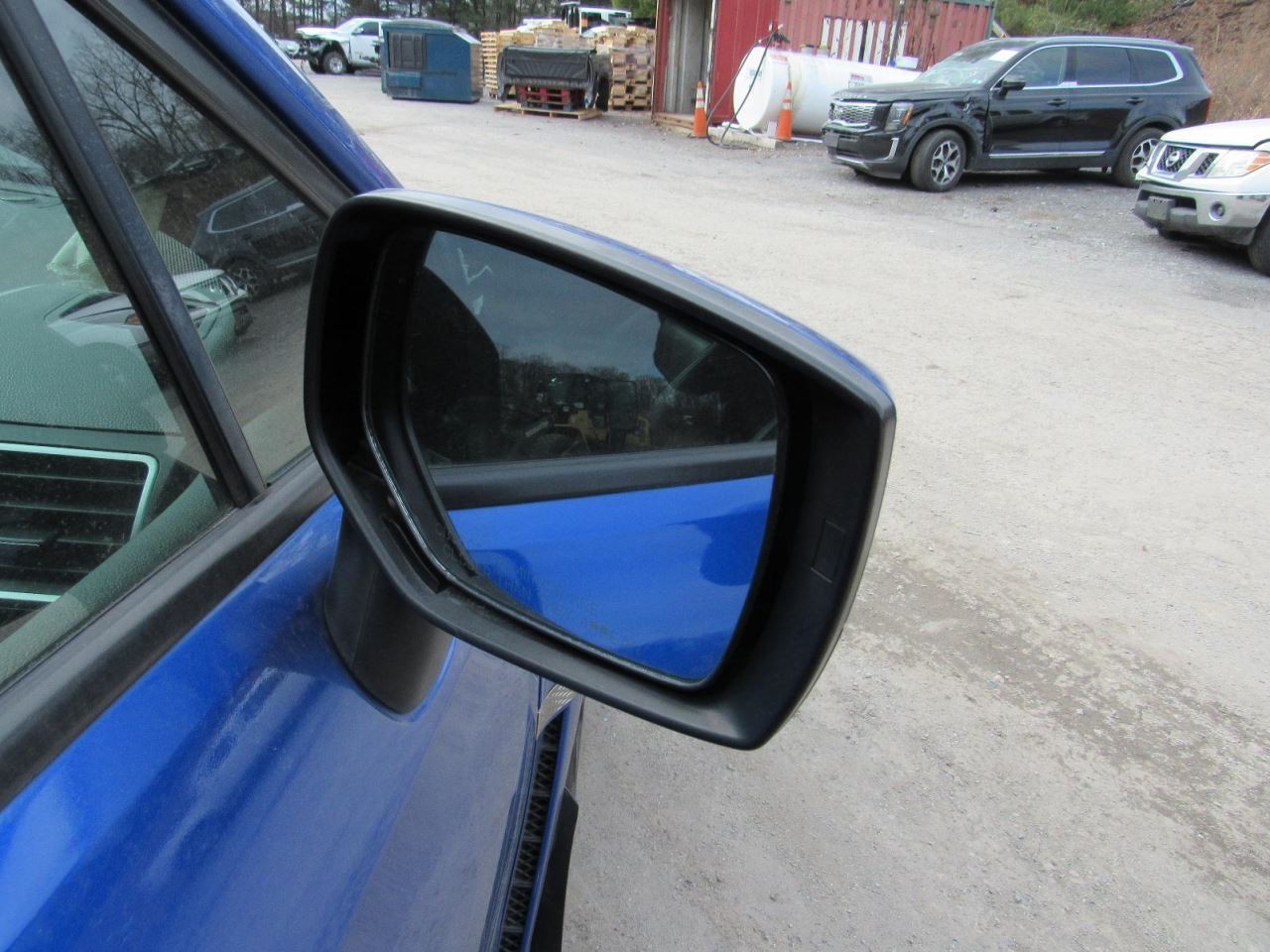 V60 2015 Glove Box 1100904
