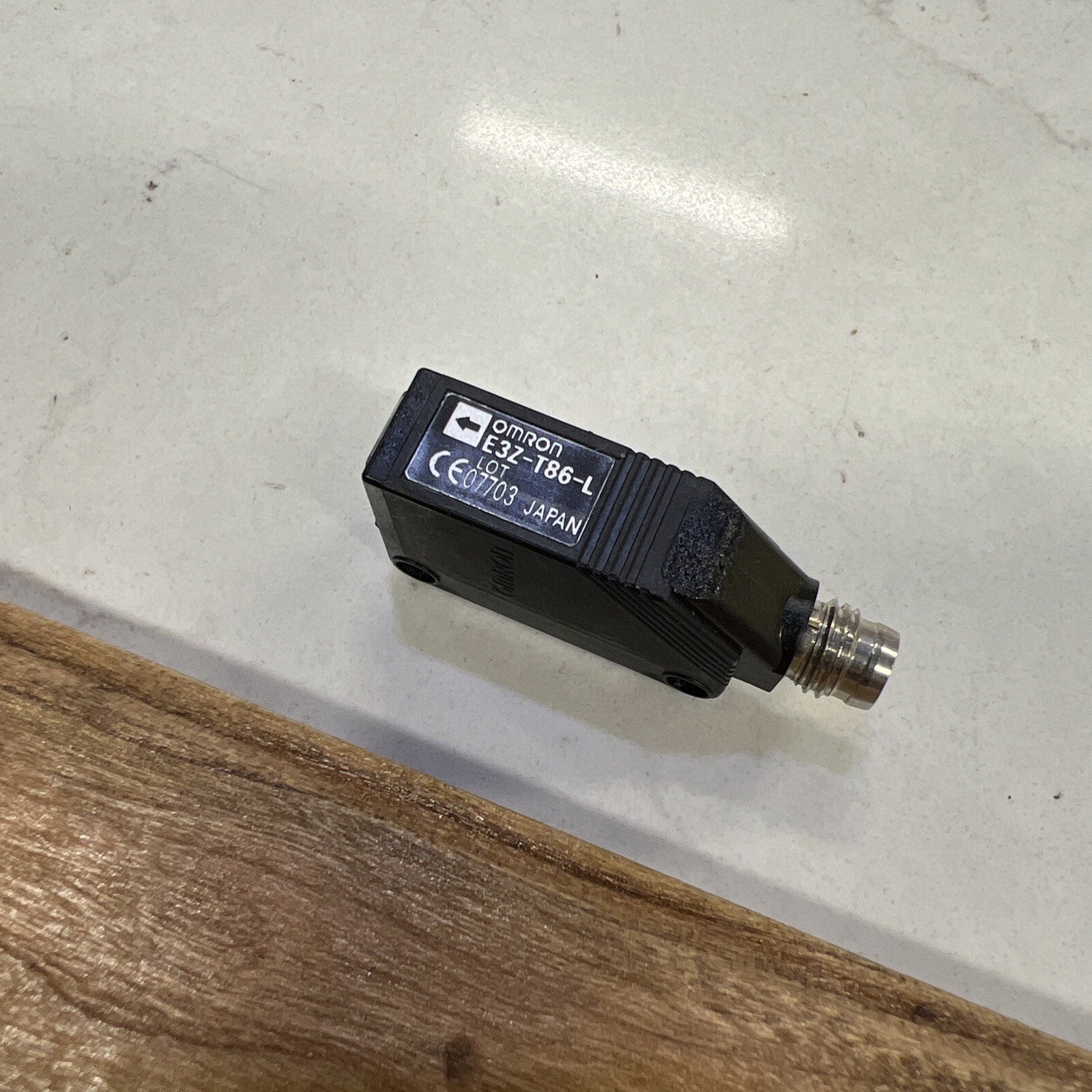 NEW OMRON E3Z-T86-L PHOTOELECTRIC SENSOR