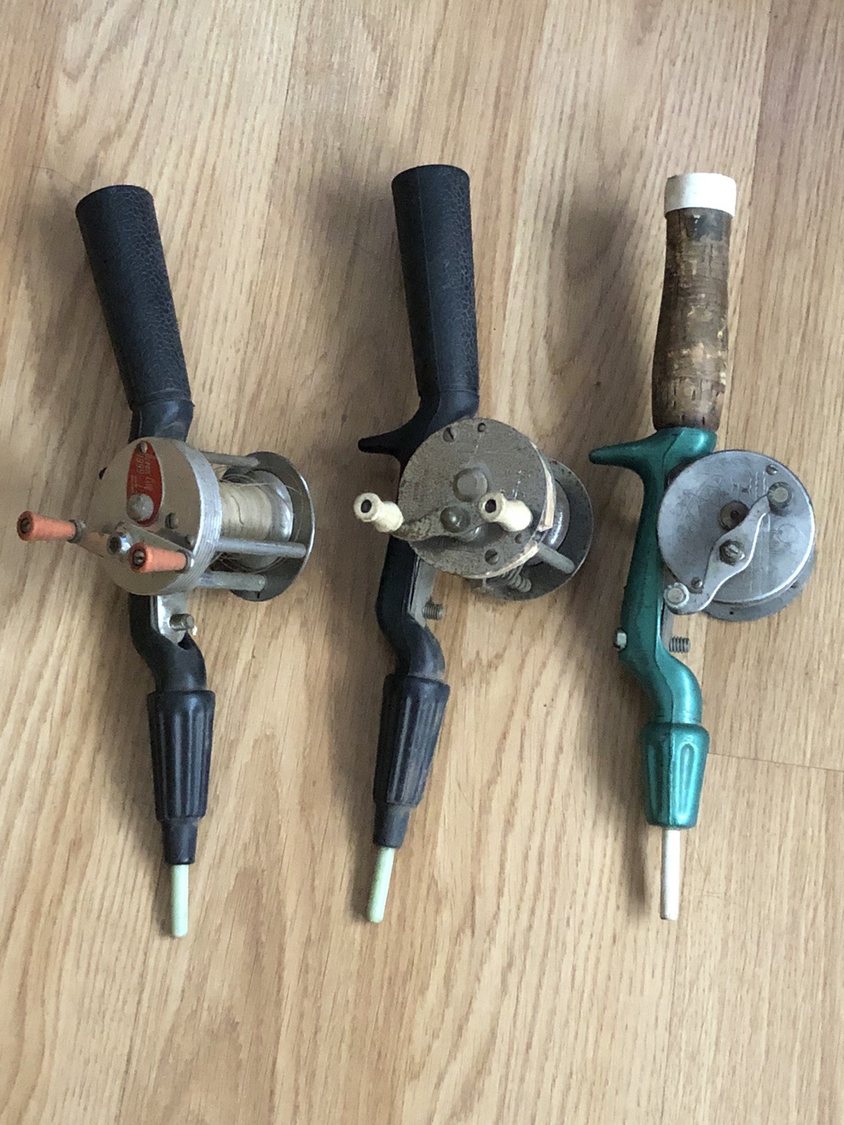 3 VINTAGE FISHING REELS  Man cave Decor