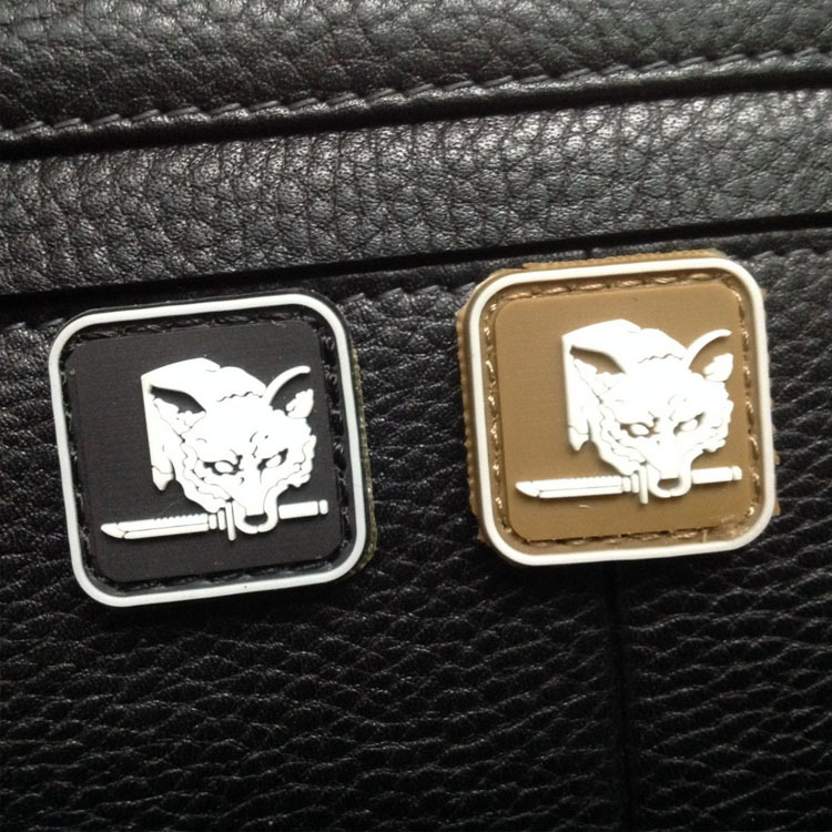 2 PCS MINI GEAR SOLID FOX HOUND BADGE 3D TACTICAL ARMY PVC PATCH