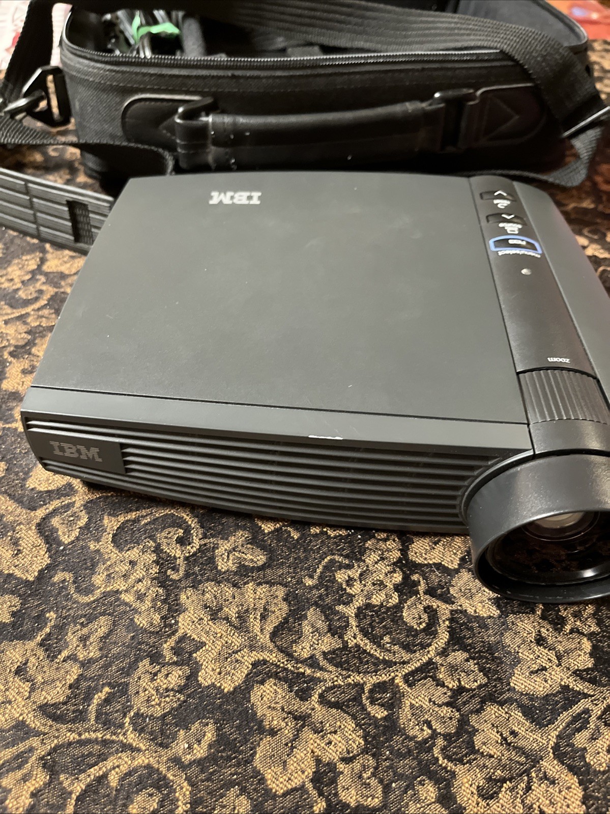 IBM Portable iL1210 DLP Computer Presentation Projector, No Remote, Turns On