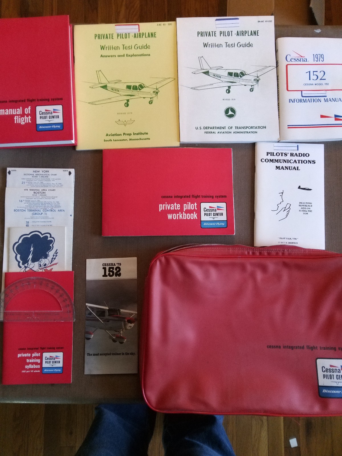 Cessna 172 Private Pilot Integrated Training with vintage red vinyl case 1979