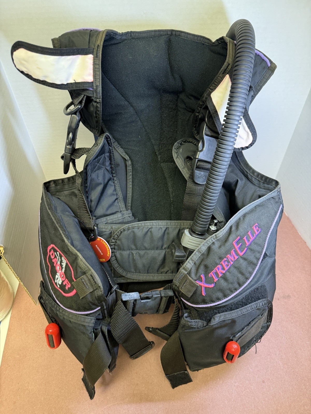 Dacor xtreme elle scuba buoyancy vest backpack WOMENS MEDIUM A7
