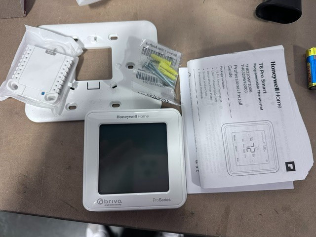 Honeywell T6 Pro Series Z-Wave Programmable Thermostat - White (TH6320ZW2003)