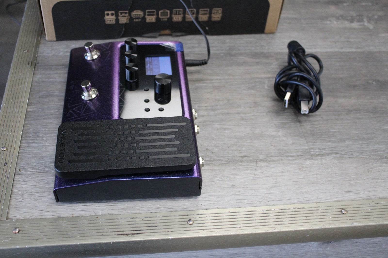 VALETON MULTI-EFFECTS PROCESSOR 140 Built in Expression Pedal w/Adapter in Box