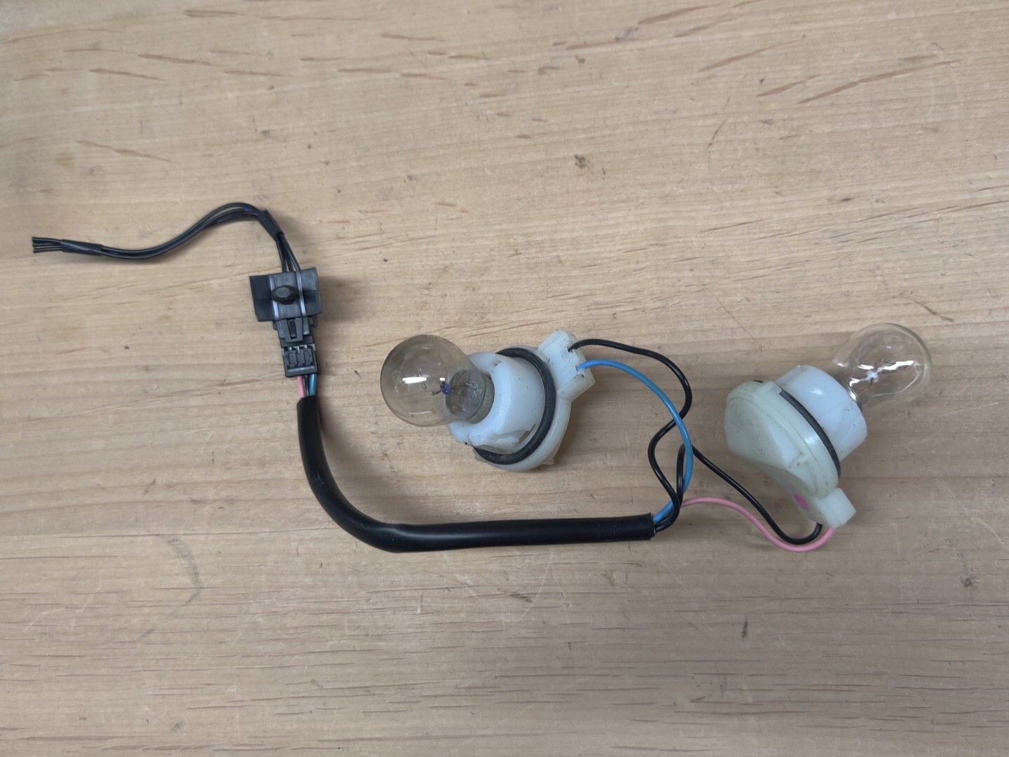 04-07 Saab 9-3 Convertible Inner Tail Light Harness Bulb Socket Left Right OEM