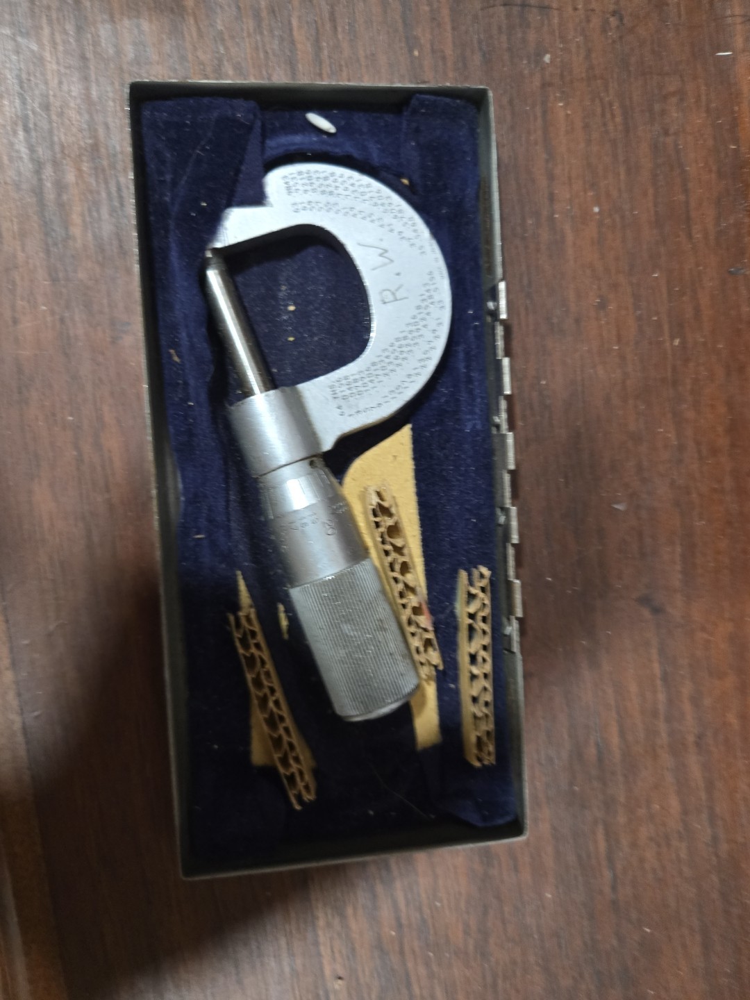 Vtg Mitutoyo M220-1   0-1 Inch Micrometer + Wrenches in Shell Case