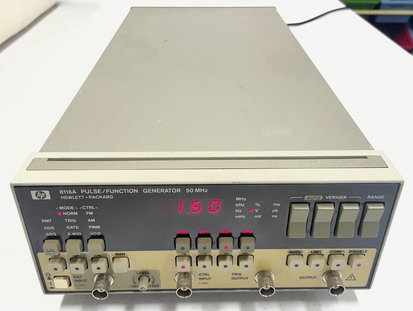 HP 8116A Pulse Function Generator 50MHz Good Working Condition