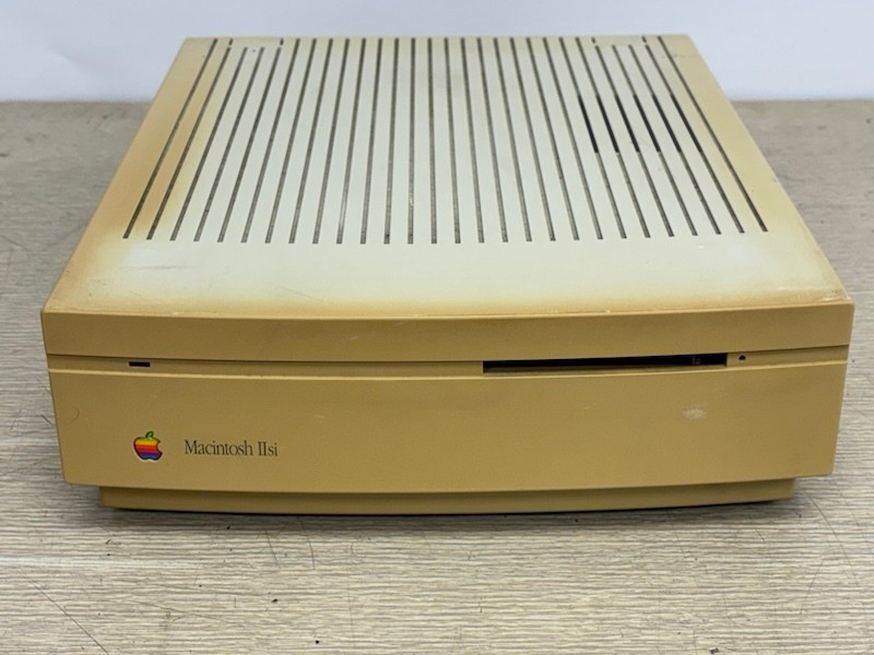 Apple Macintosh IIsi M0360 Vintage Computer (no power)