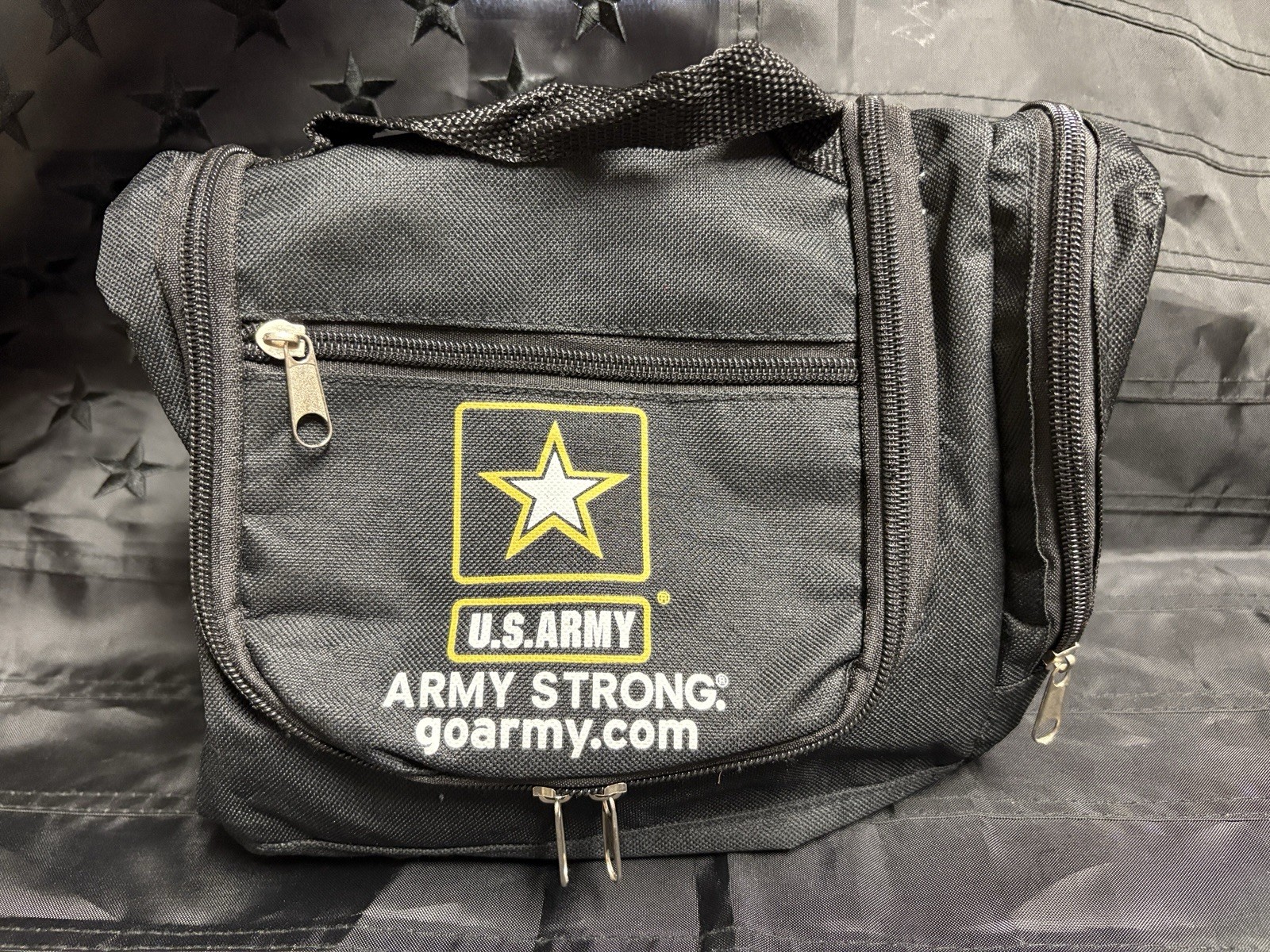 U.S. Army “Army Strong” Hygiene Kit Bag – 5 Zipper Pockets, Hanging Hook, Vtg