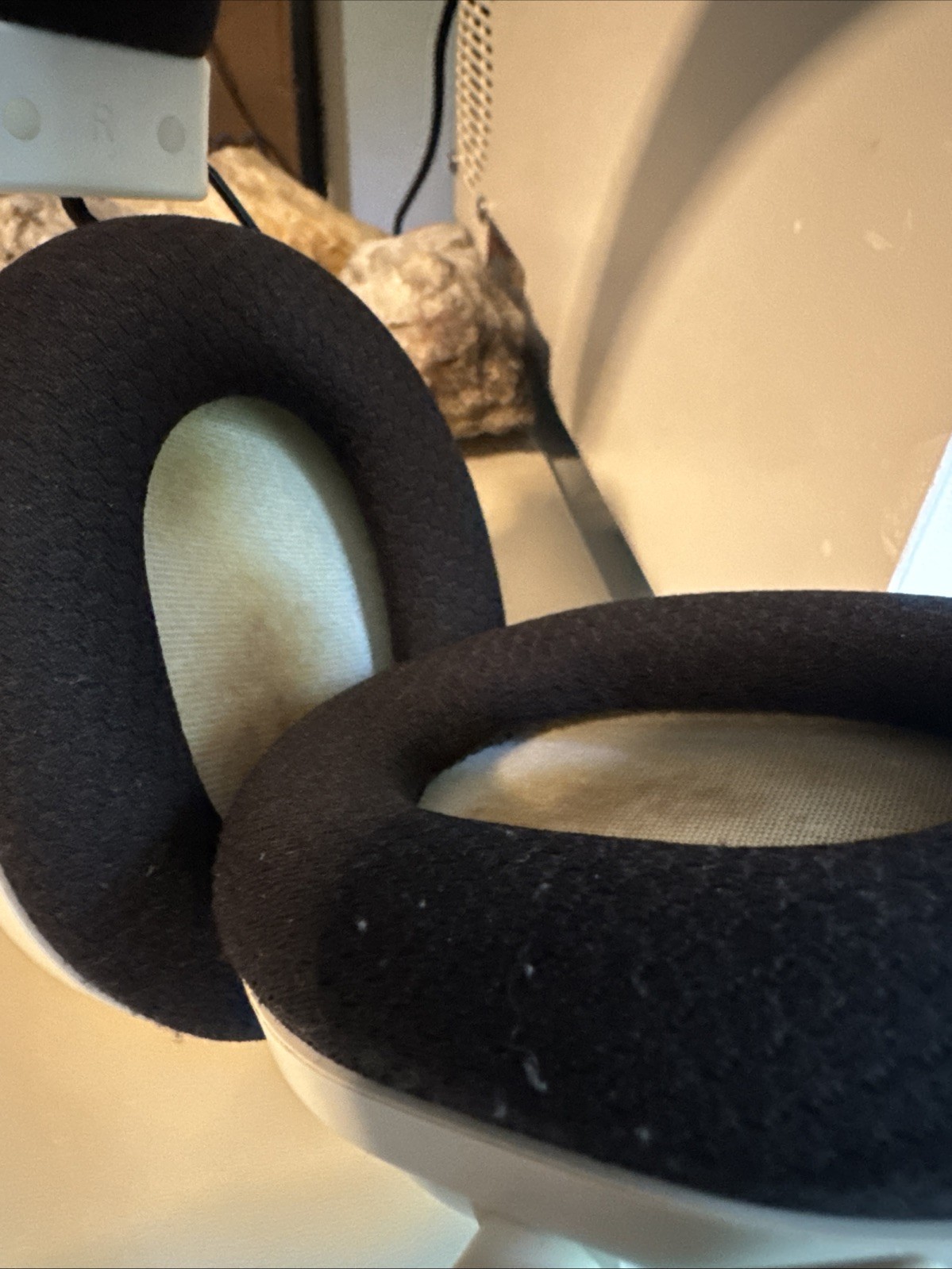 Razer BlackShark V2 Pro Wireless Headset. Untested. Overall Good Condition.