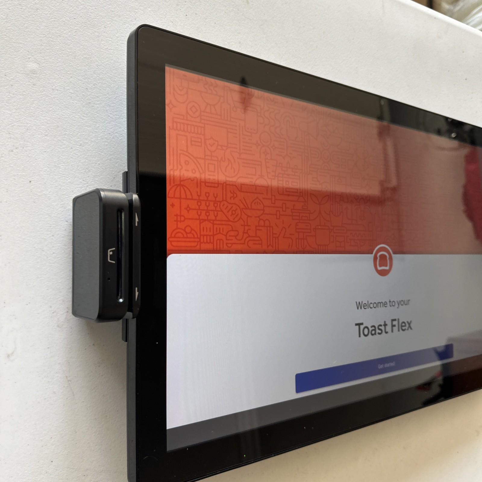 Toast Flex 22 POS Terminal w/ Card Reader & Counter Mount