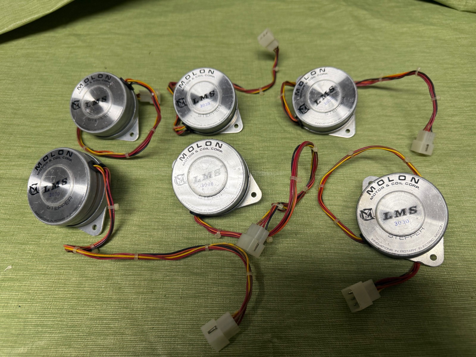 Lot of 6 – Molon LMS 3030 Stepper Motors, flanged round can, harness, plug – unt