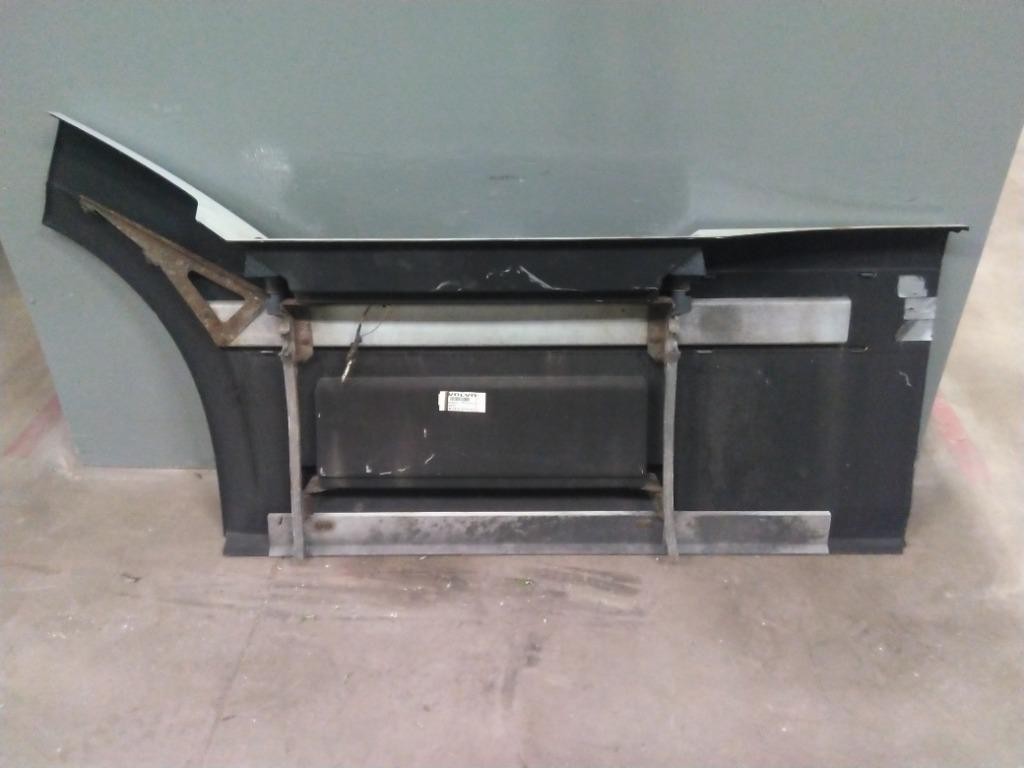 For 2006 VOLVO VNL SIDE FAIRING Right , IL