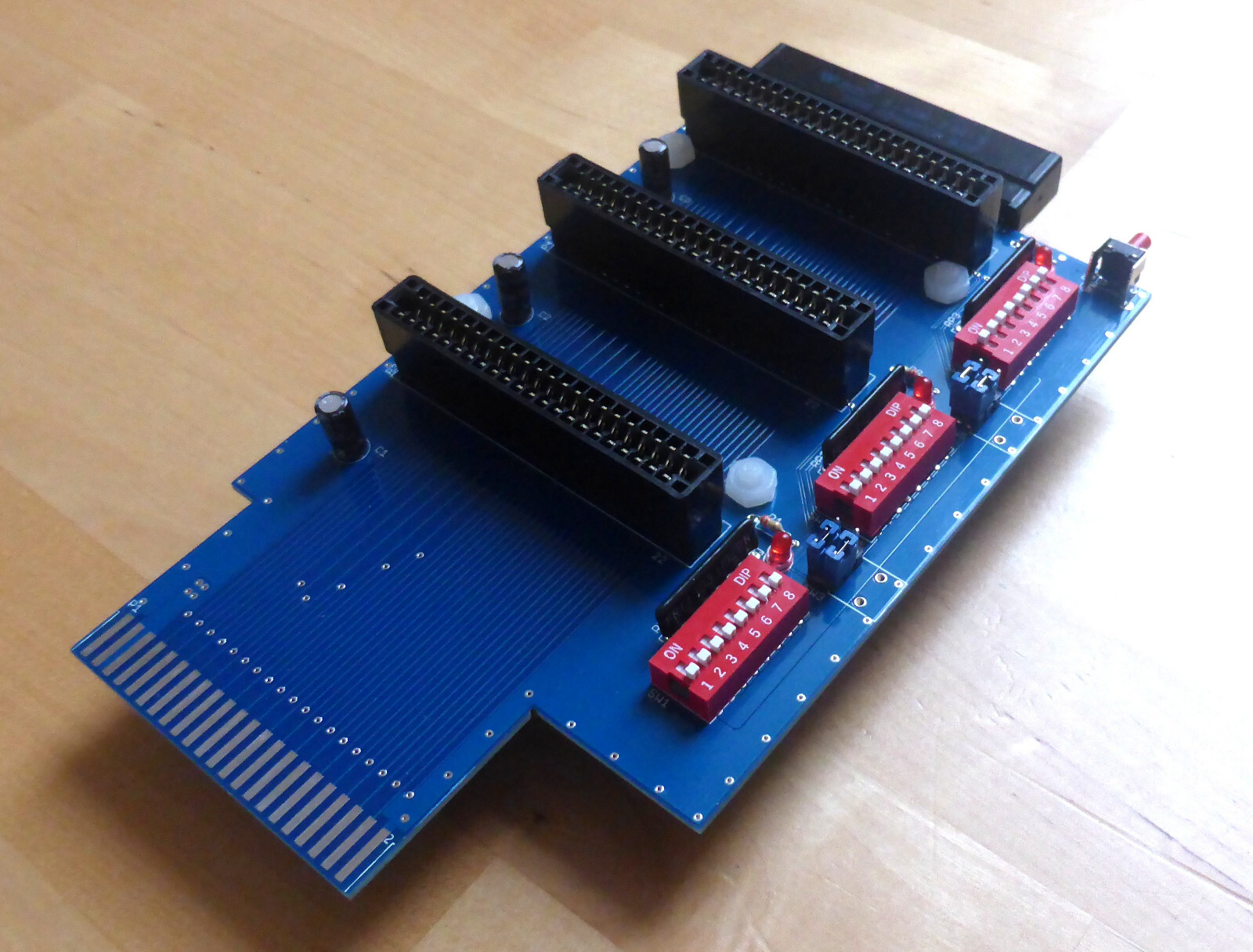 Commodore 64 / 128 X-Pander-3 Adapter für 3 Cartridge