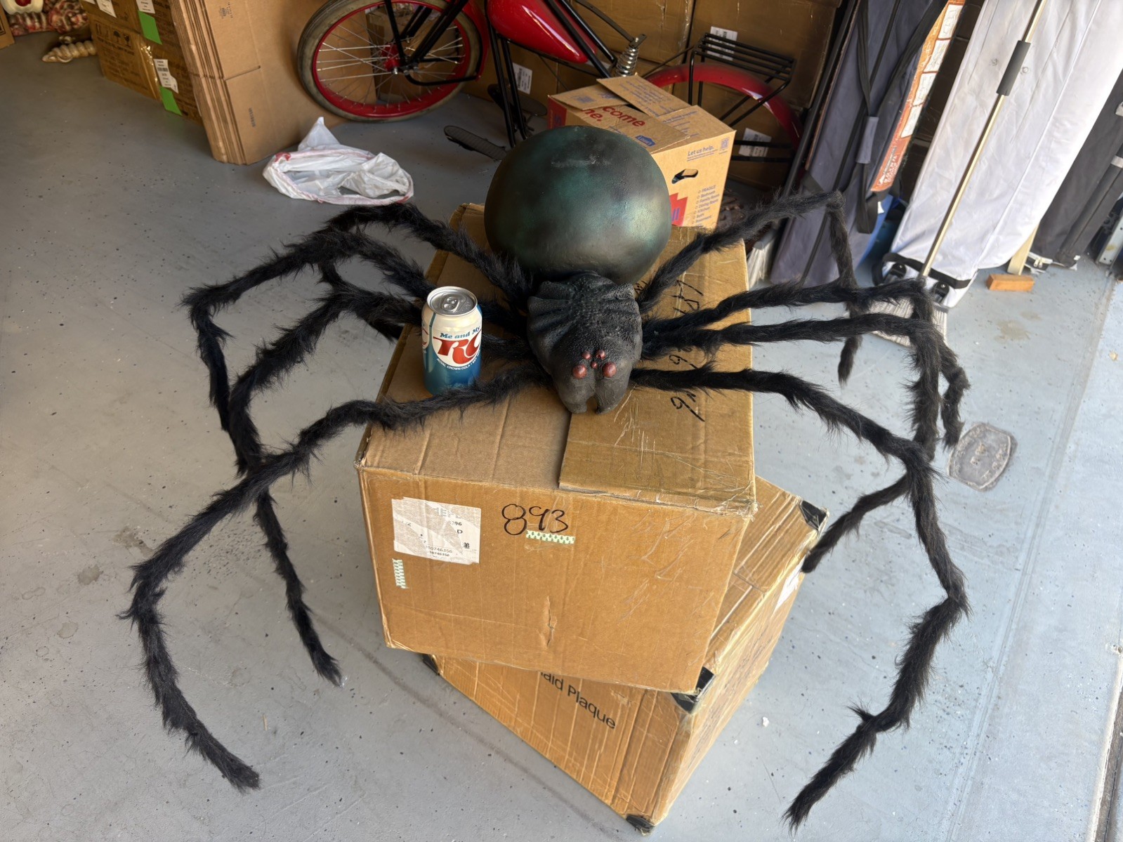 Giant fiberglass spider with poseable legs! haunted House, movie prop,Halloween￼