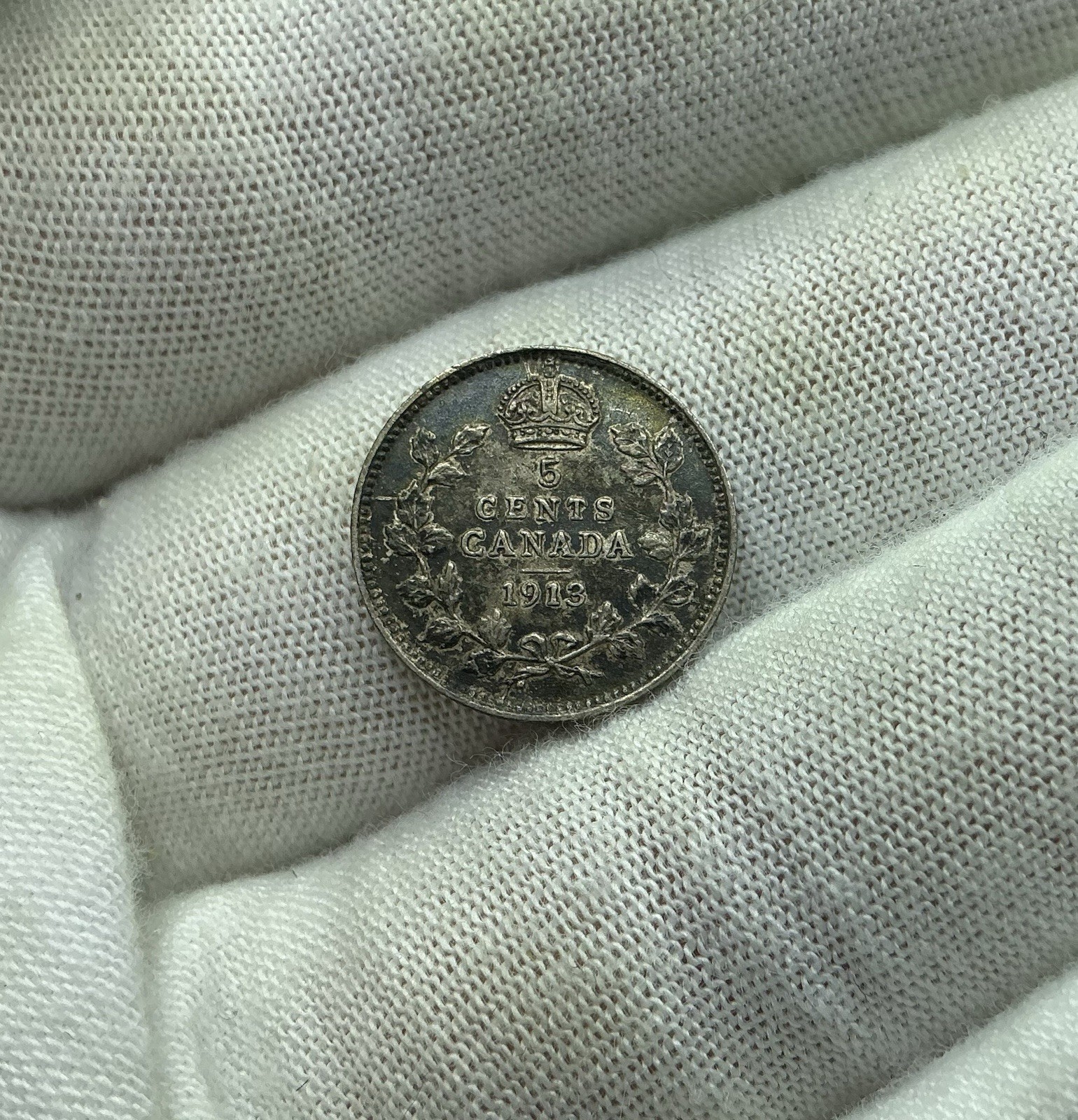 1913 CANADA SILVER 5 CENT COIN, circulated - H157