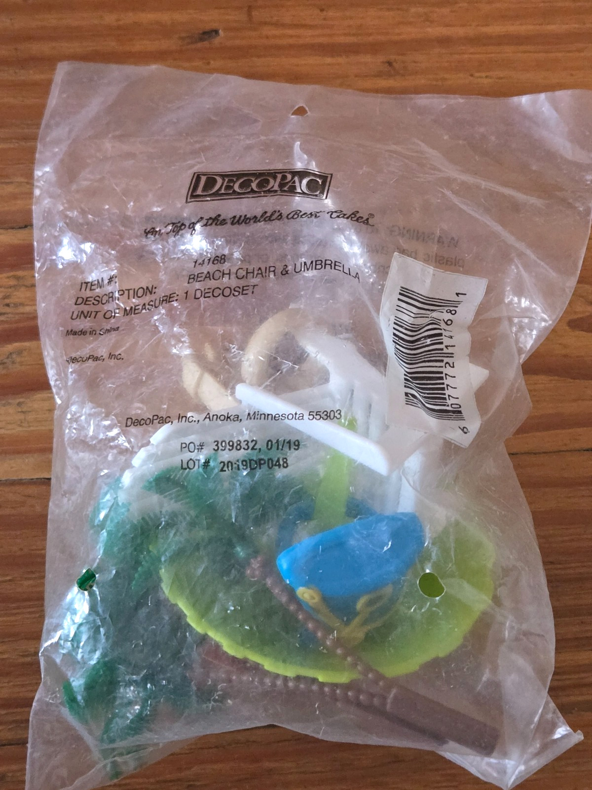 Decopac Cake Topper Beach Chair & Umbrella