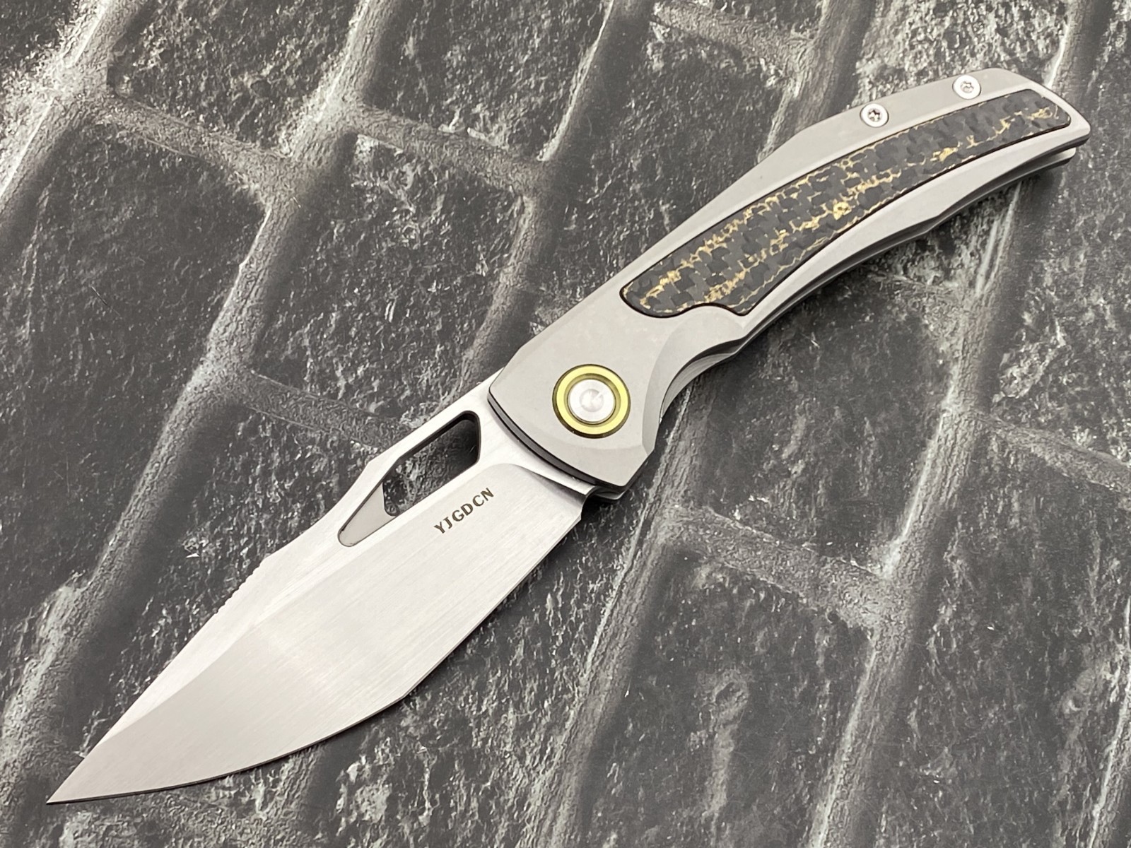 YJGDCN YJ2507-M390-CF Folding Knife M390 Blade Titanium/CF Handle Pocket Knife