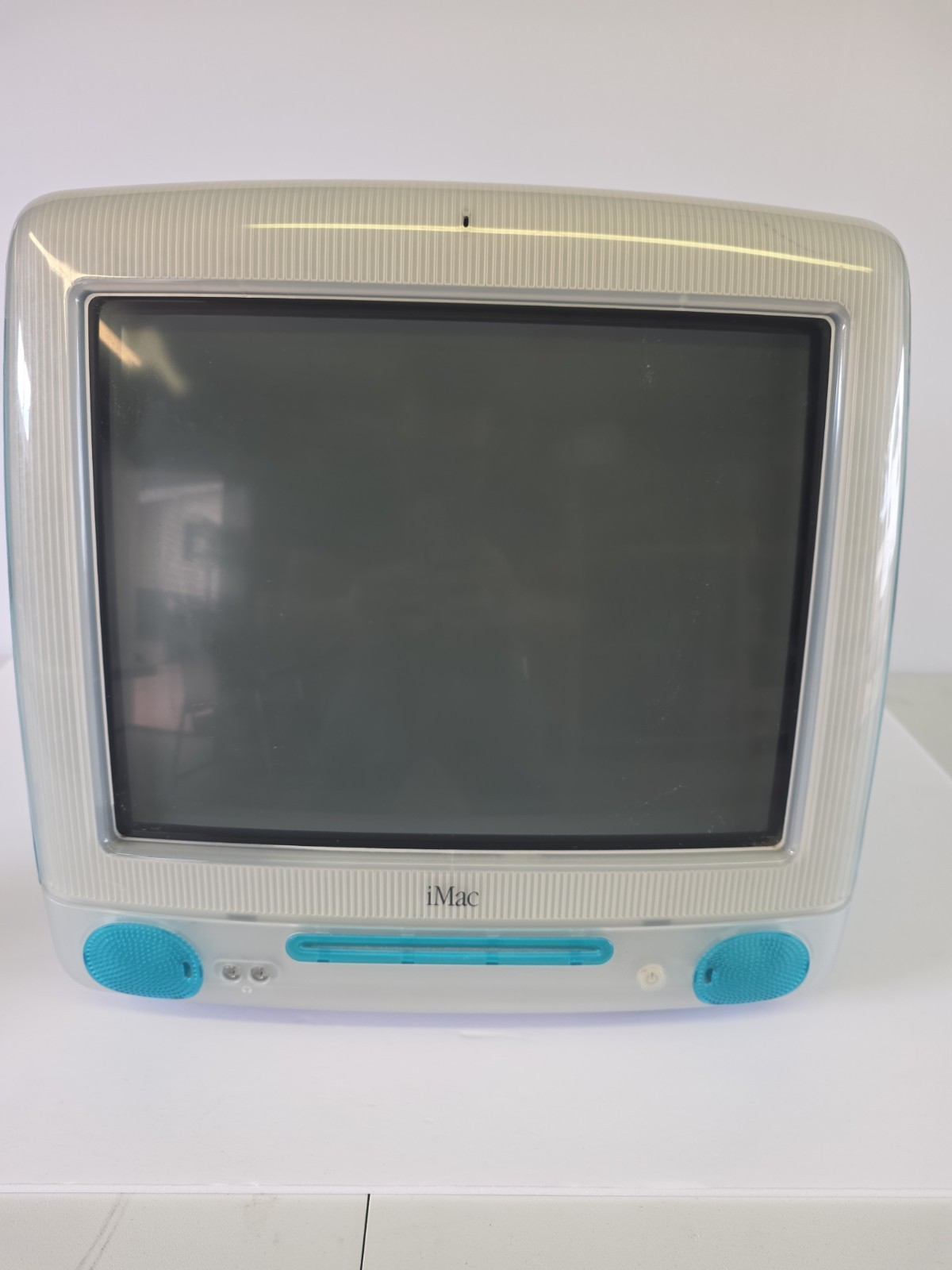 Vintage 1999 Apple iMac G3 computer in the "Blueberry" color variant NOT TESTED