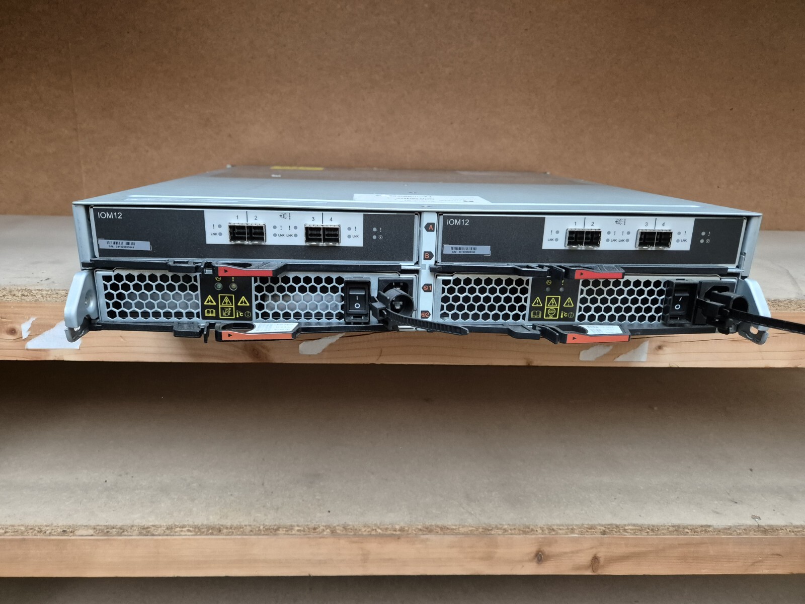 Netapp NAJ-1501 / 24x 1.2TB 12GBPS SFF / 2x IOM12 / 2 x 913w / FAS8200 / 224C