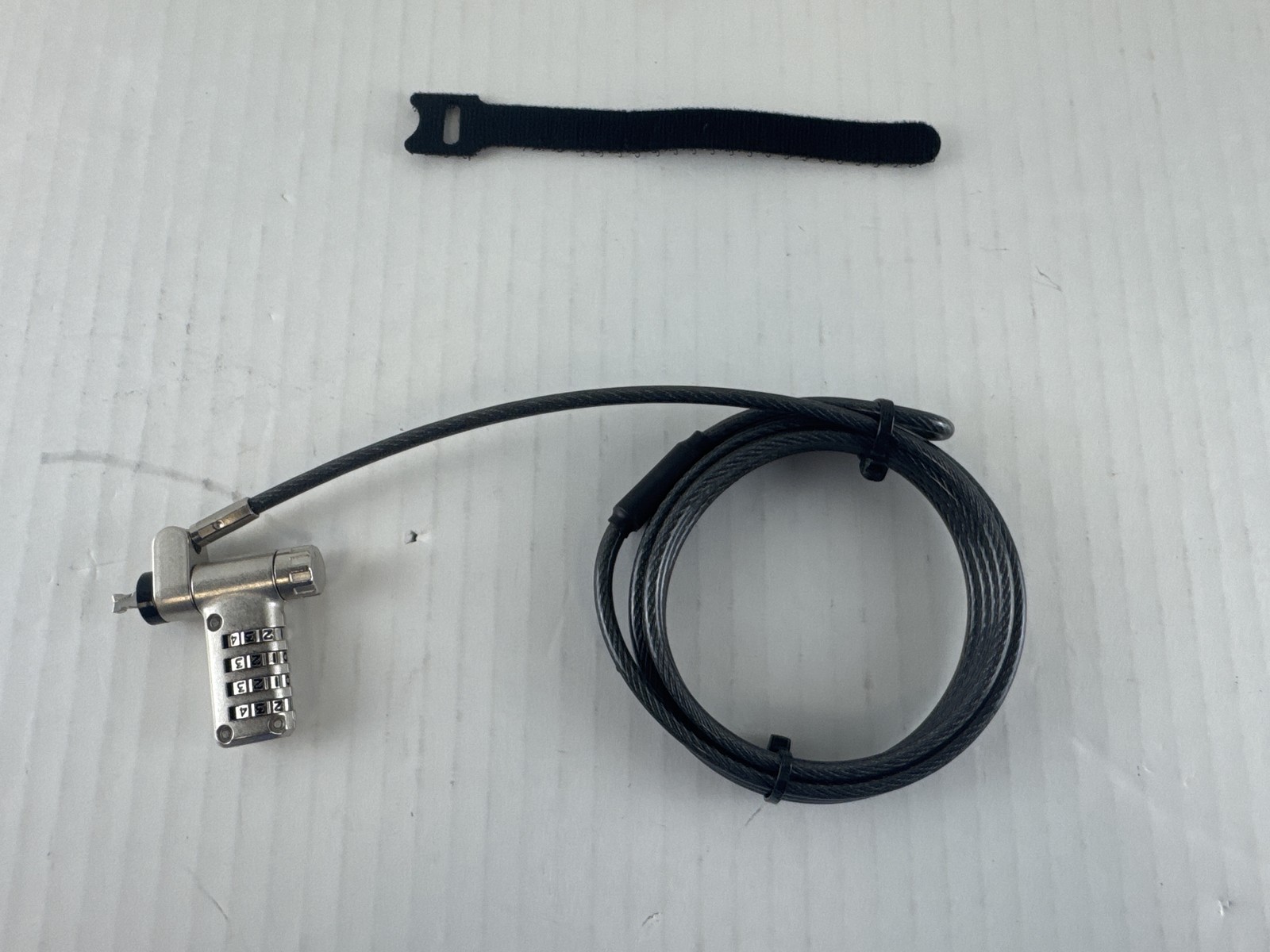 63A47U3 Targus DEFCON Ultimate Universal Lock Re