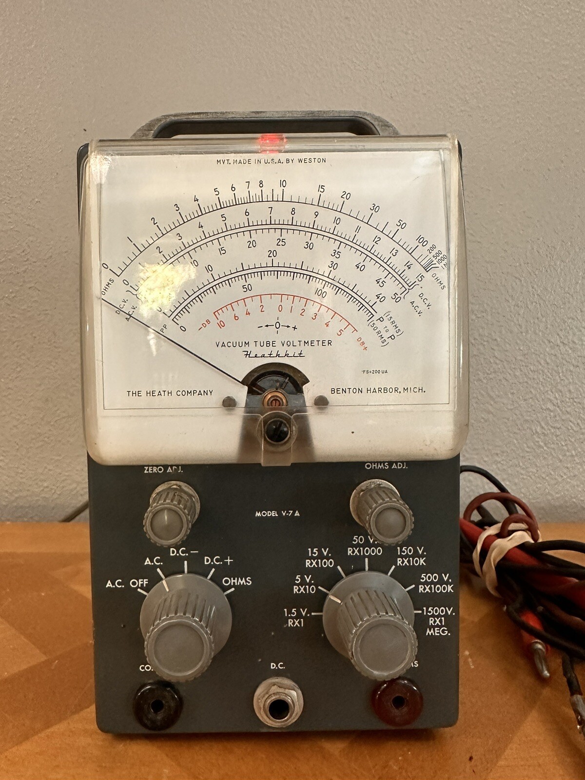 Vintage Heathkit VTVM Model V-7A Vacuum Tube Meter Powers On / Untested