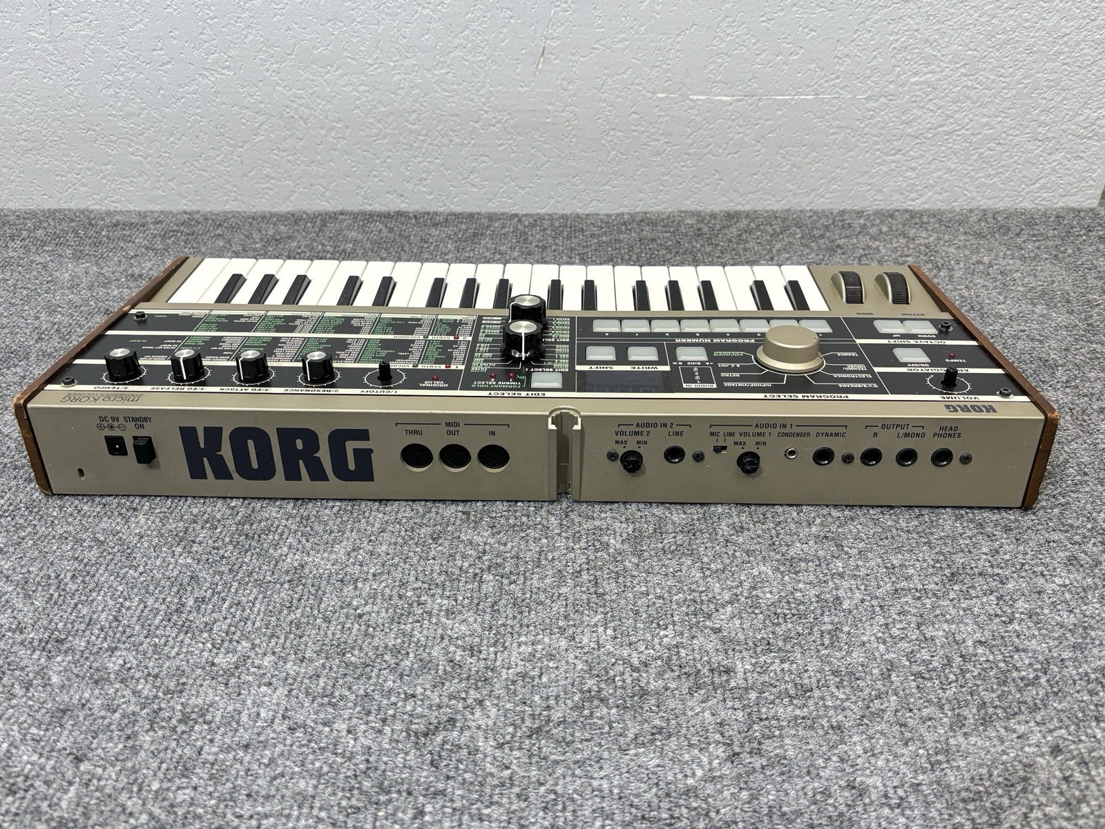 Korg Micro - KORG Compact Analog Synthesizer and Vocoder