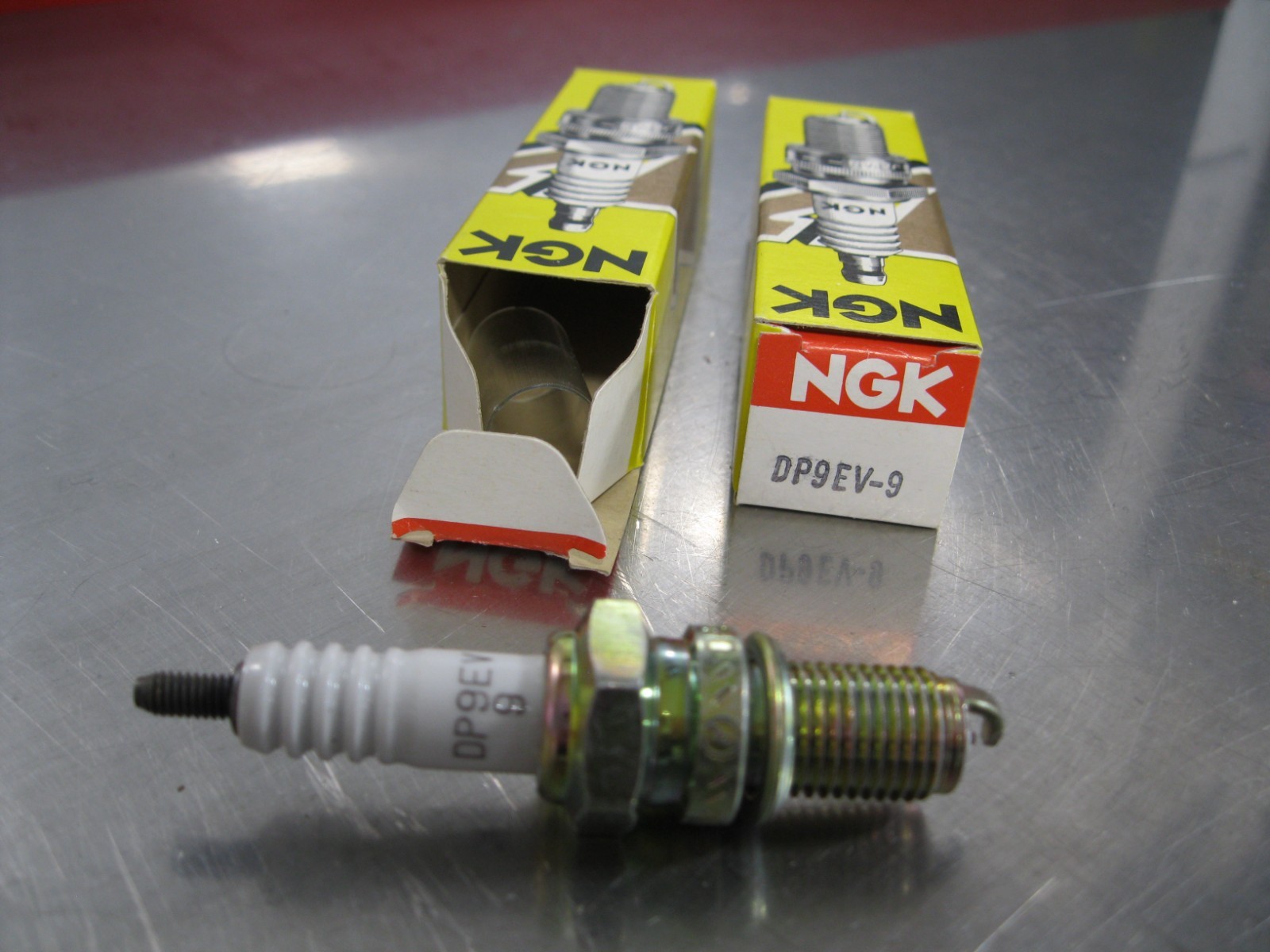 New Lot of 2 Genuine NGK DP9EV-9 Spark Plug V NOS Old Stock