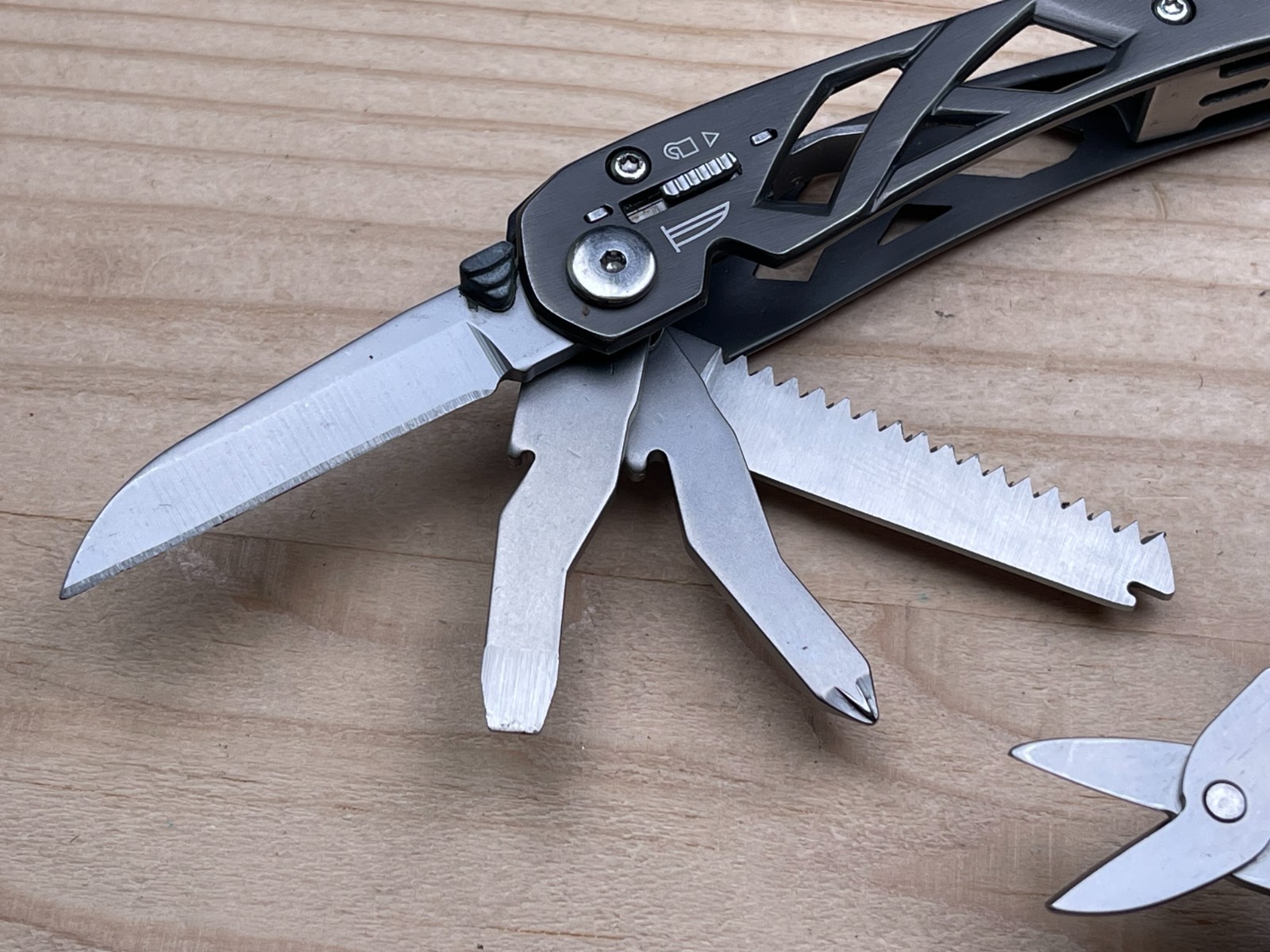 Gerber Suspension Gray Multi-Tool Plier Knife Scissors with Nylon Sheath