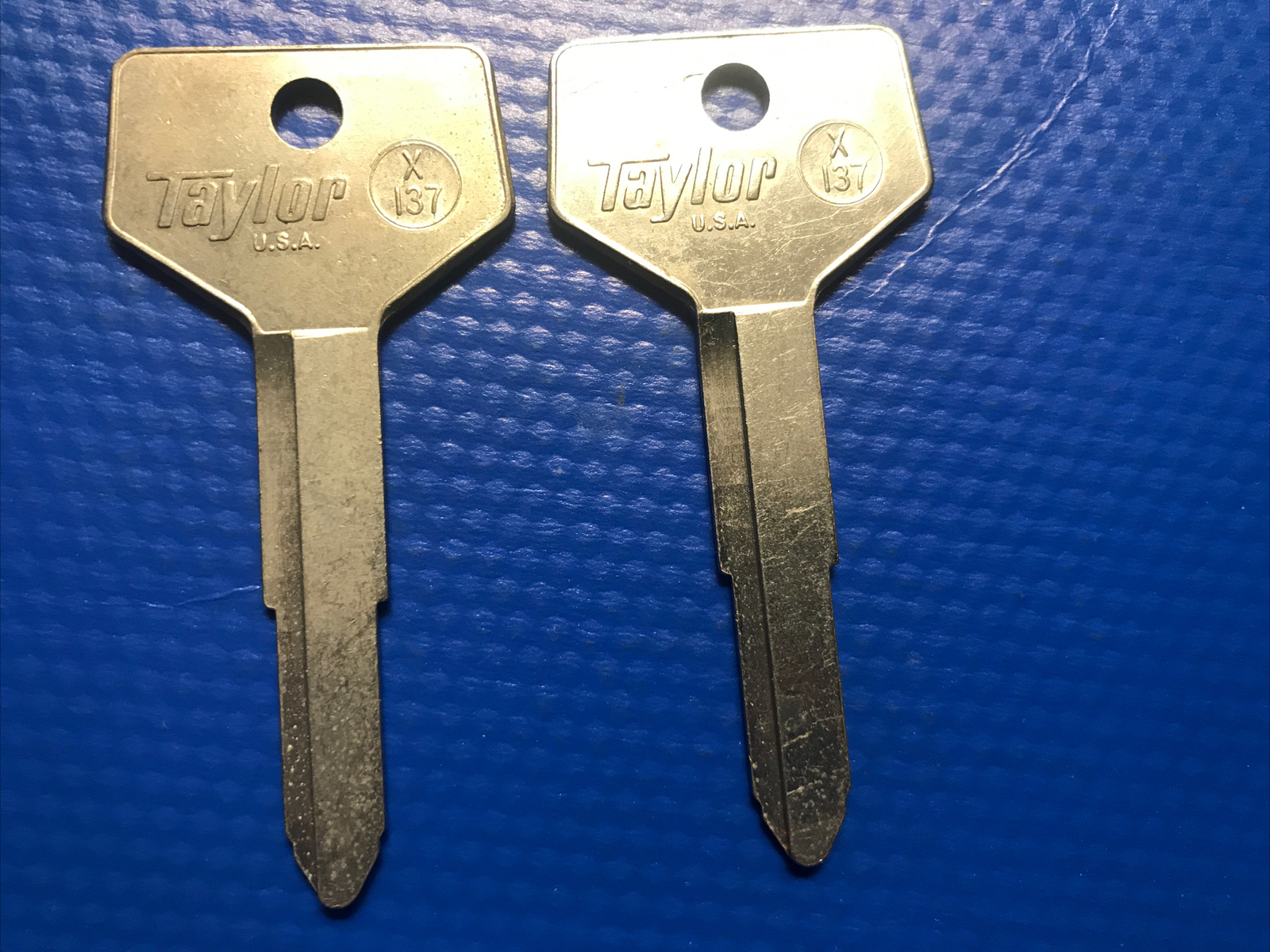 Taylor  key blanks x137          fits Toyota                Set of 2 keys