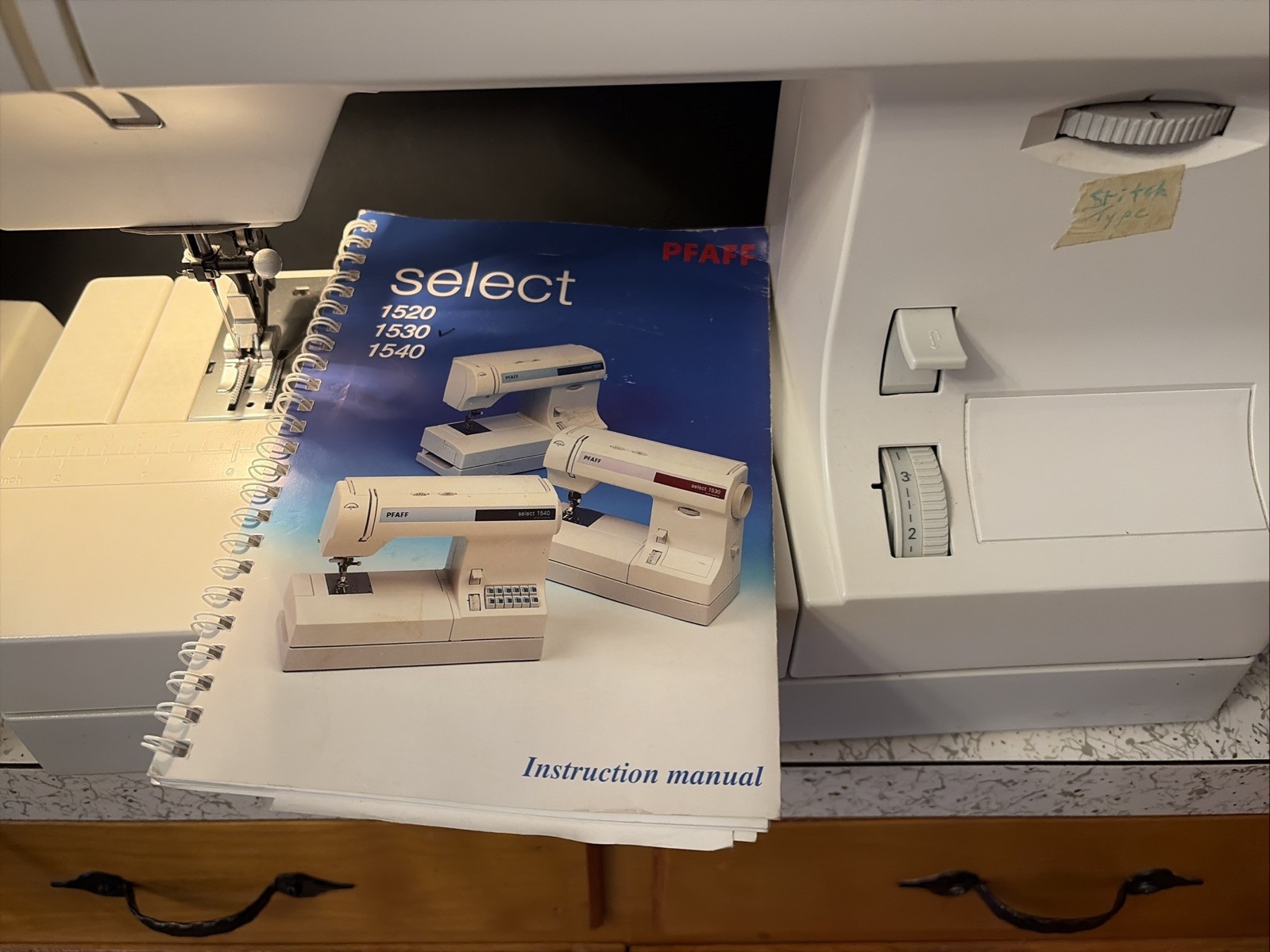 PFAFF SELECT 1530 Sewing Machine & Foot Pedal German Engineering with Manual