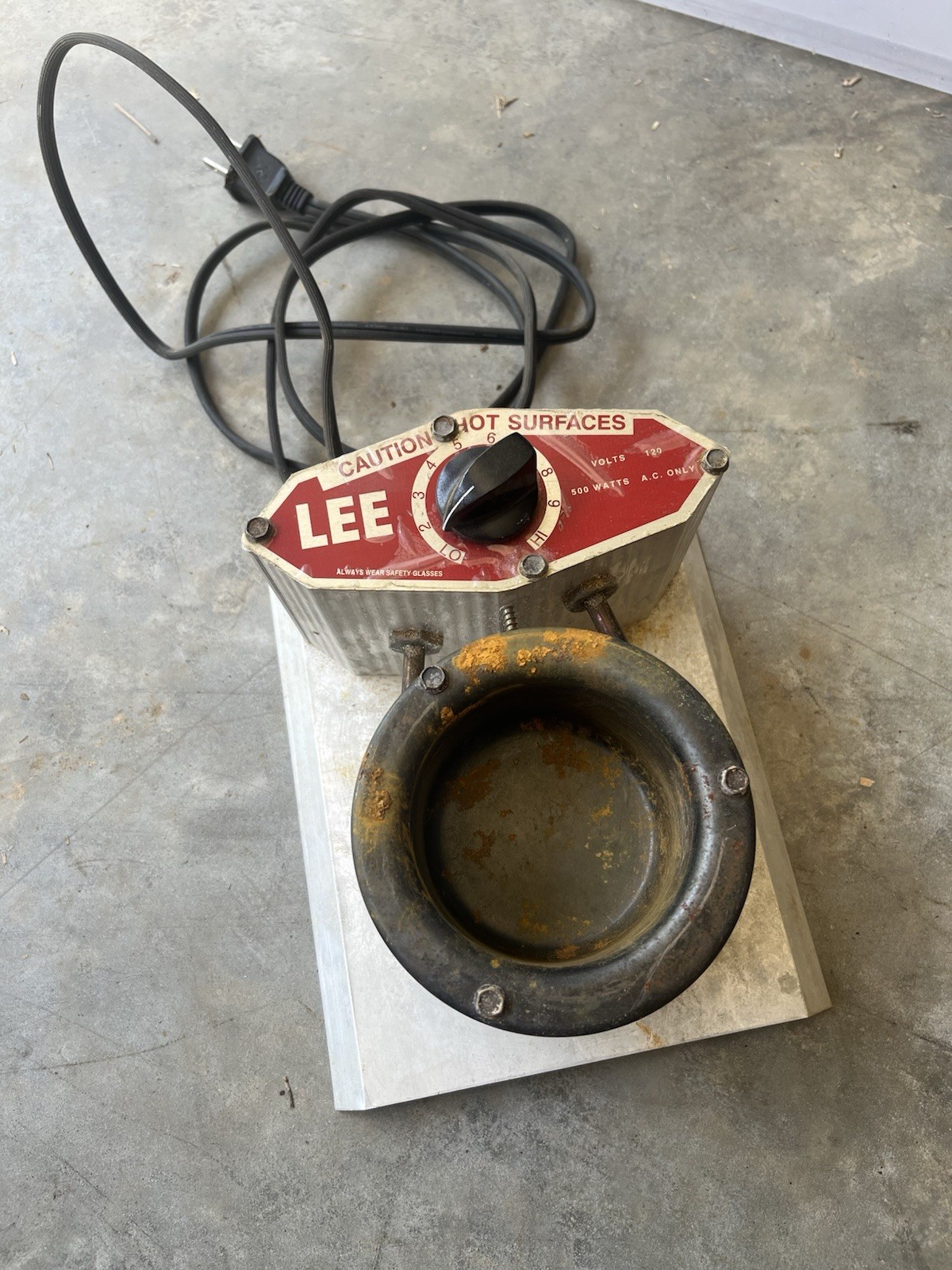 Small Lee Lead Melting Pot 120 Volts 500 Watts A.C. Only - 10 Heat Settings USED