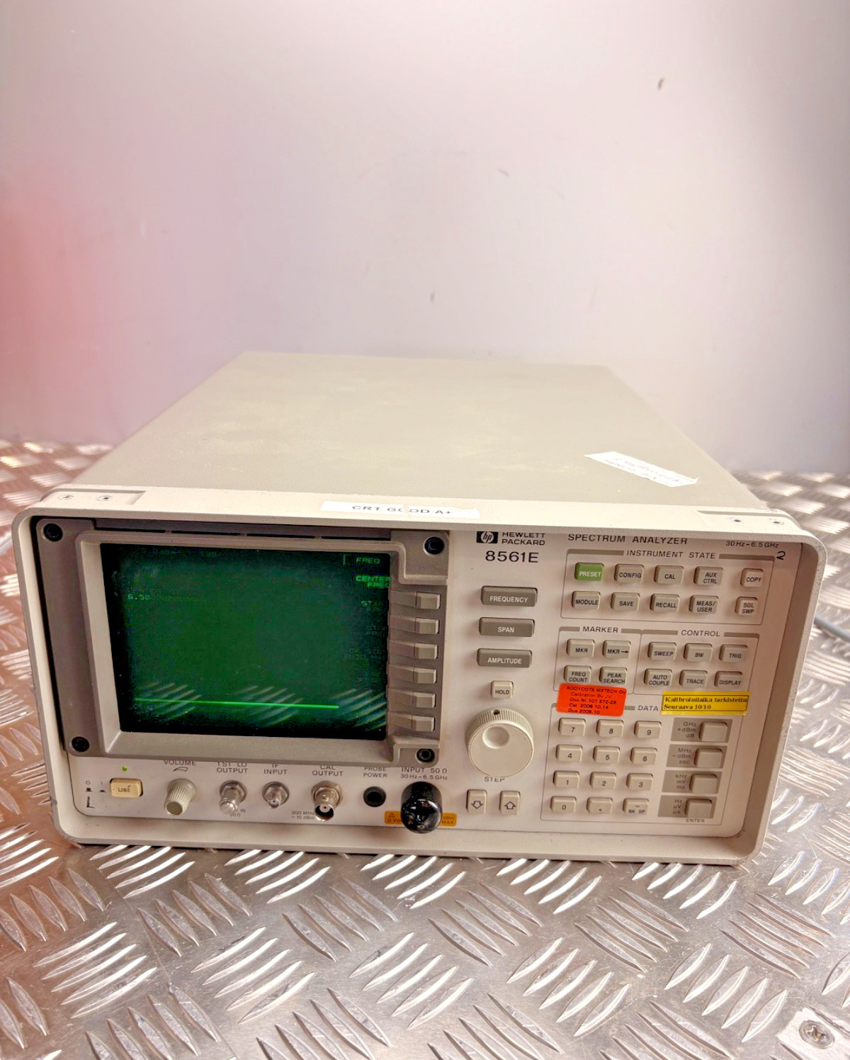 HP 8561E Spectrum Analyzer 30Hz-6.5GHz RF Microwave Analyzer Powers On