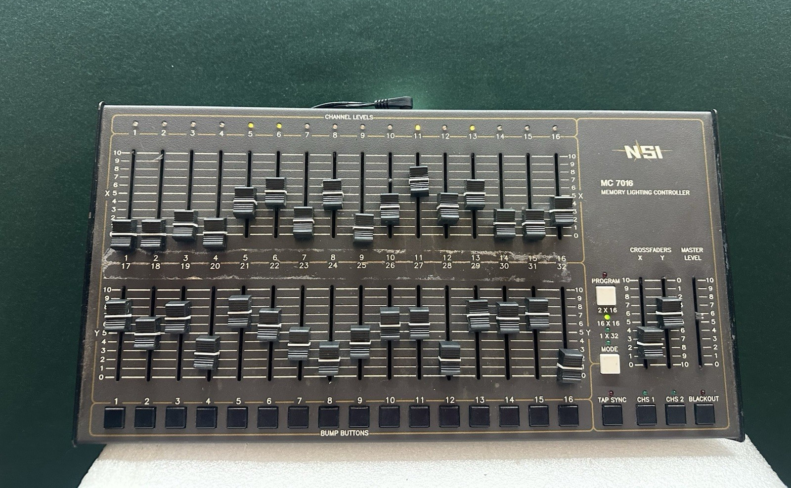 NSI MC‑7016 Memory Lighting Controller – 16/32 Channels – MPX/DMX.
