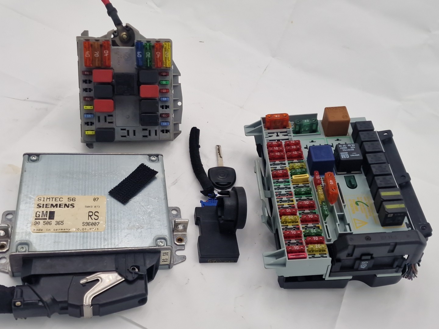 Engine ECU Opel Vectra B 90 506 365 90506365 5WK9 073 5WK9073 💯