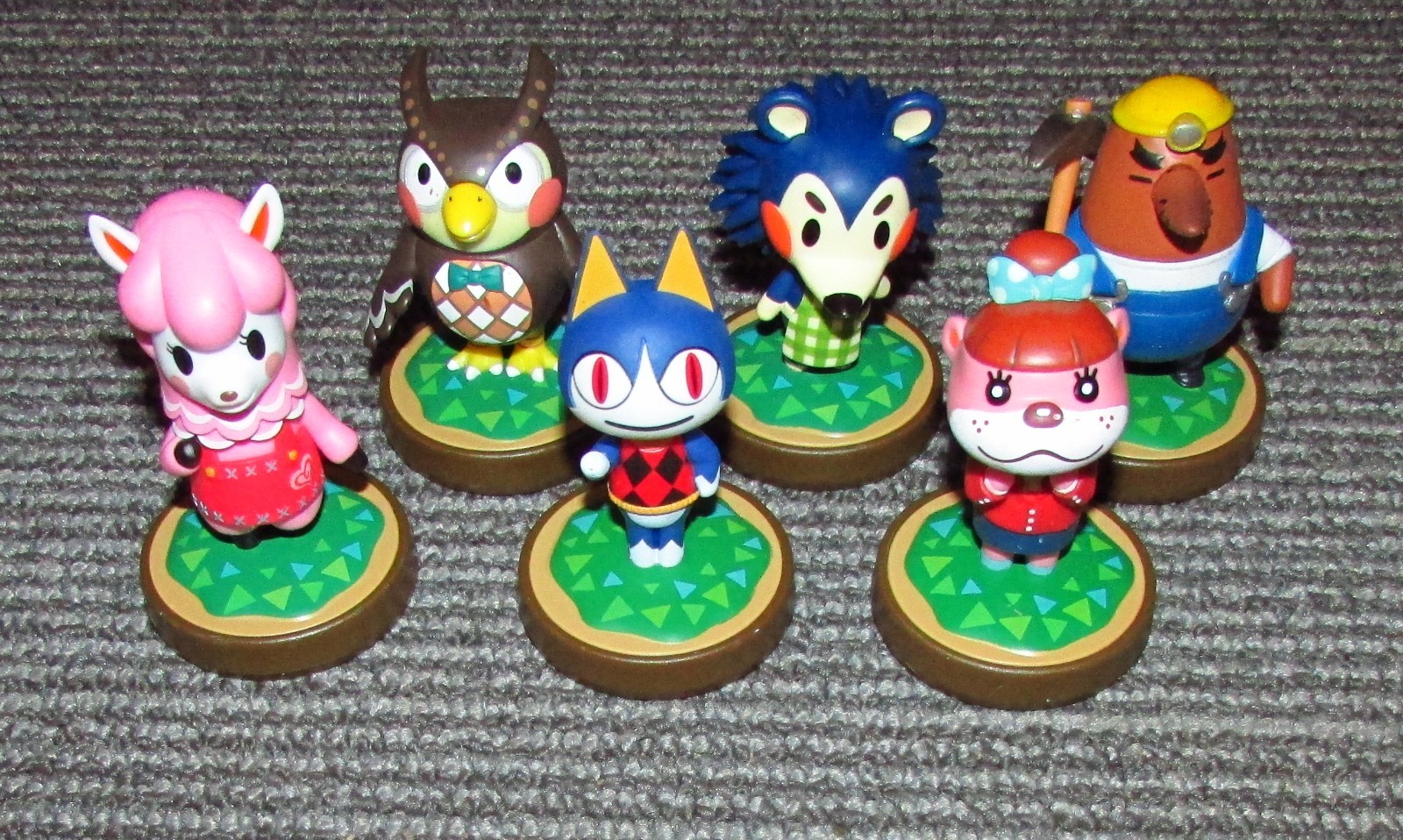 Lot of 6 Animal Crossing Amiibo's Nintendo Wii U Fast Shipping USA Version