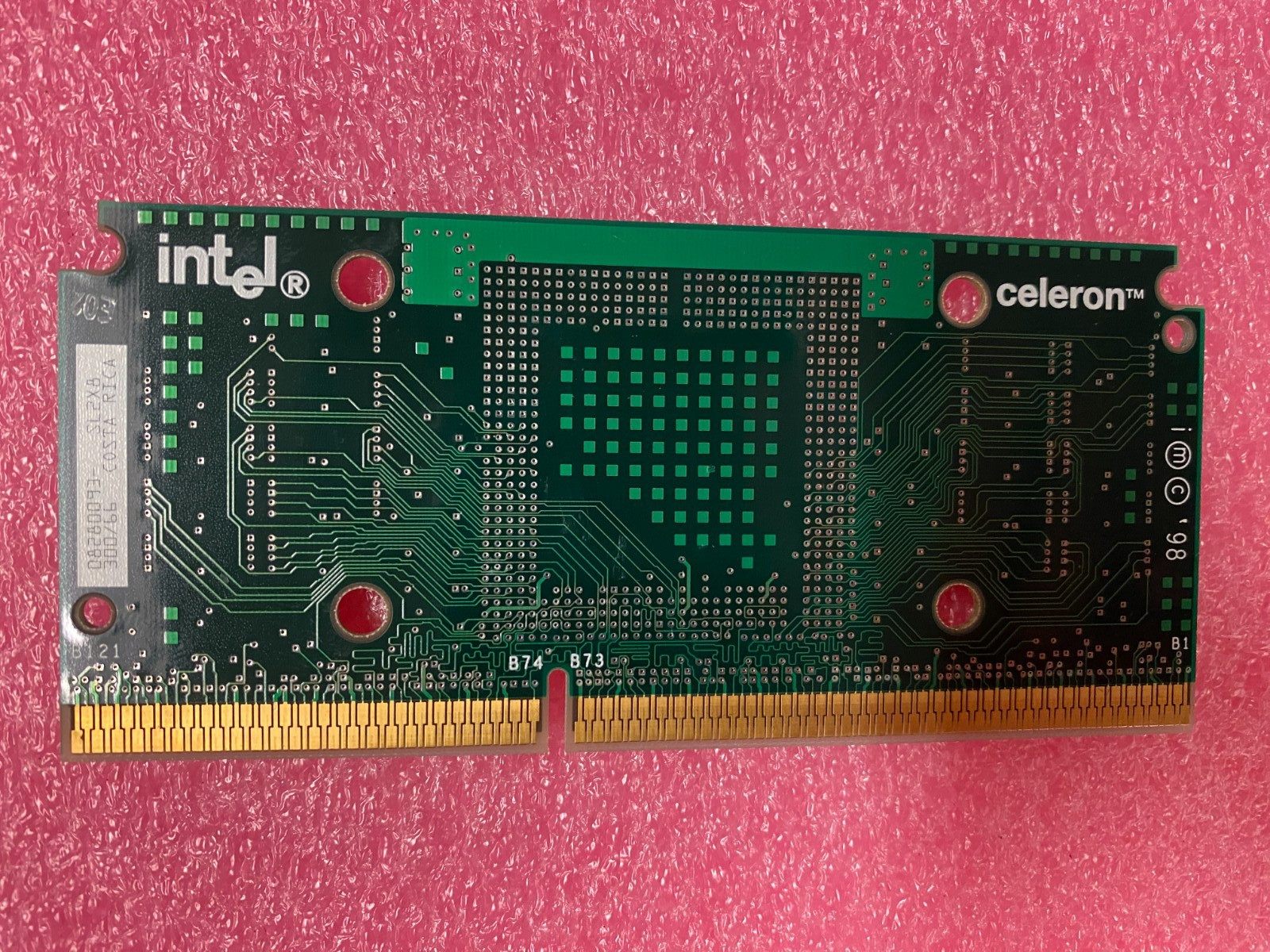 Vintage Intel Celeron 300 SECC 2 CPU BX80523R300000 SL2YP SL2X8 GOLD Slot 1 Pin