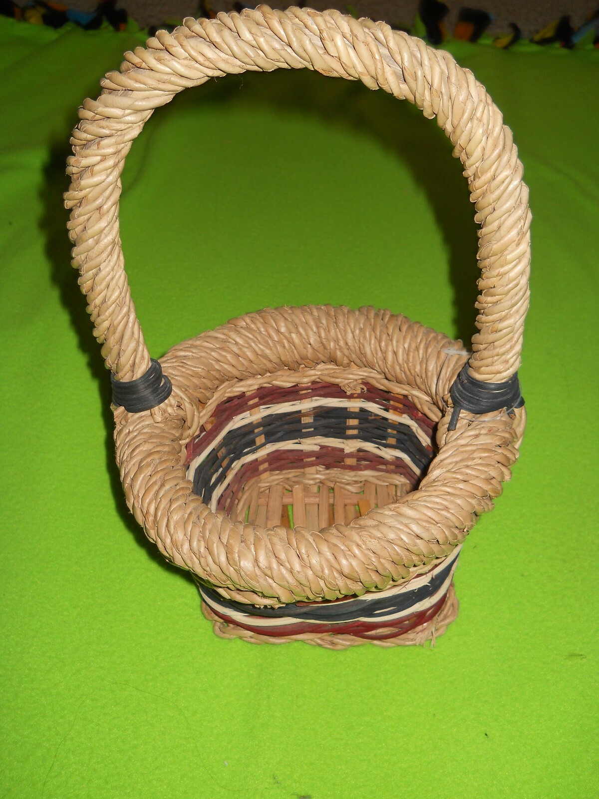 *  New  Wicker basket ~ 5 "  _