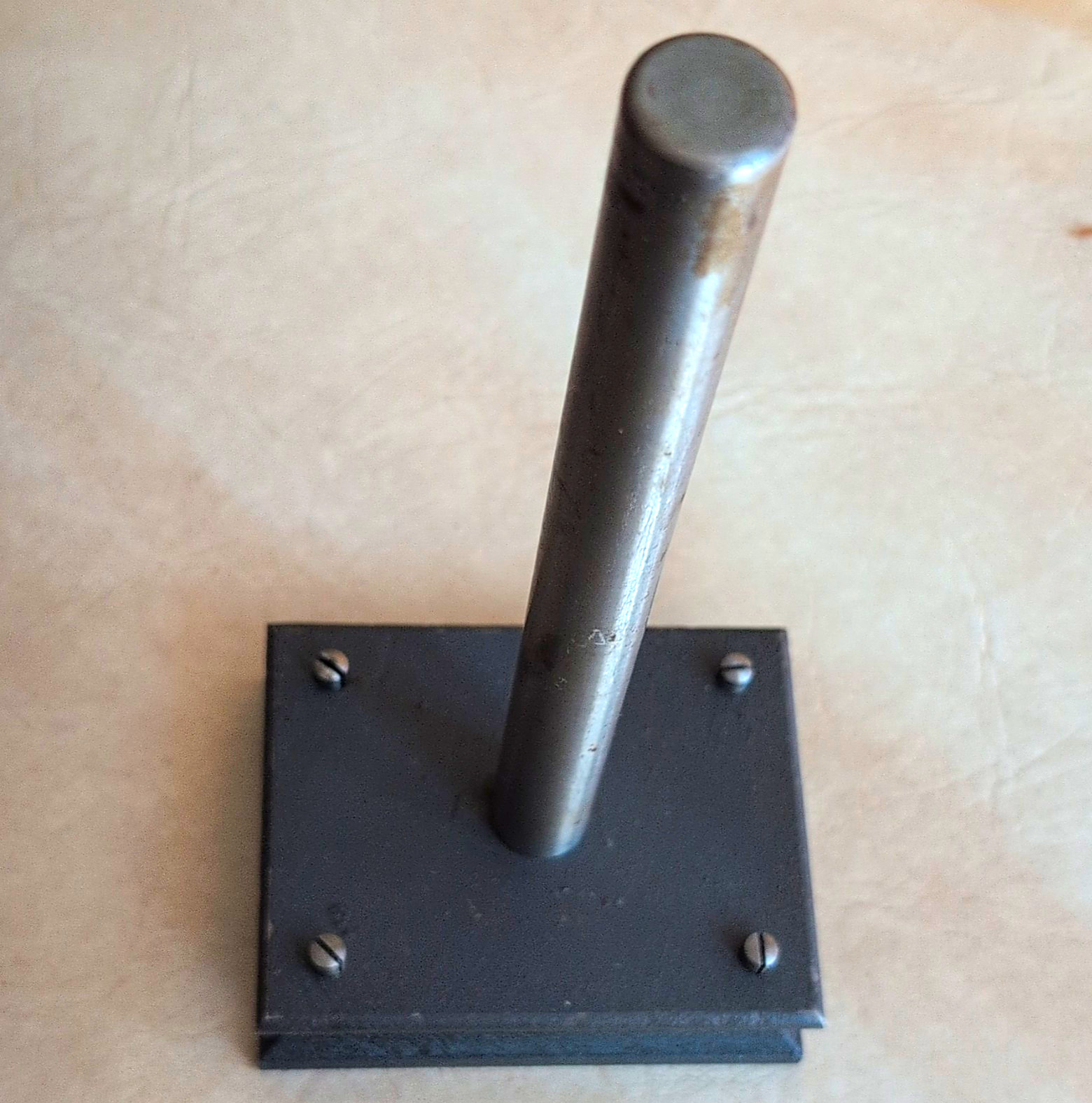 Brown & Sharpe Metalworking Magnetic Base Hldr Stand w/ Vertical Steel Rod Post