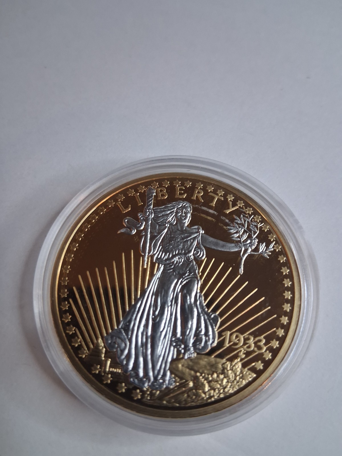 Liberty 1933 United States of America 20 dollar copy coin. 24kt gold with...