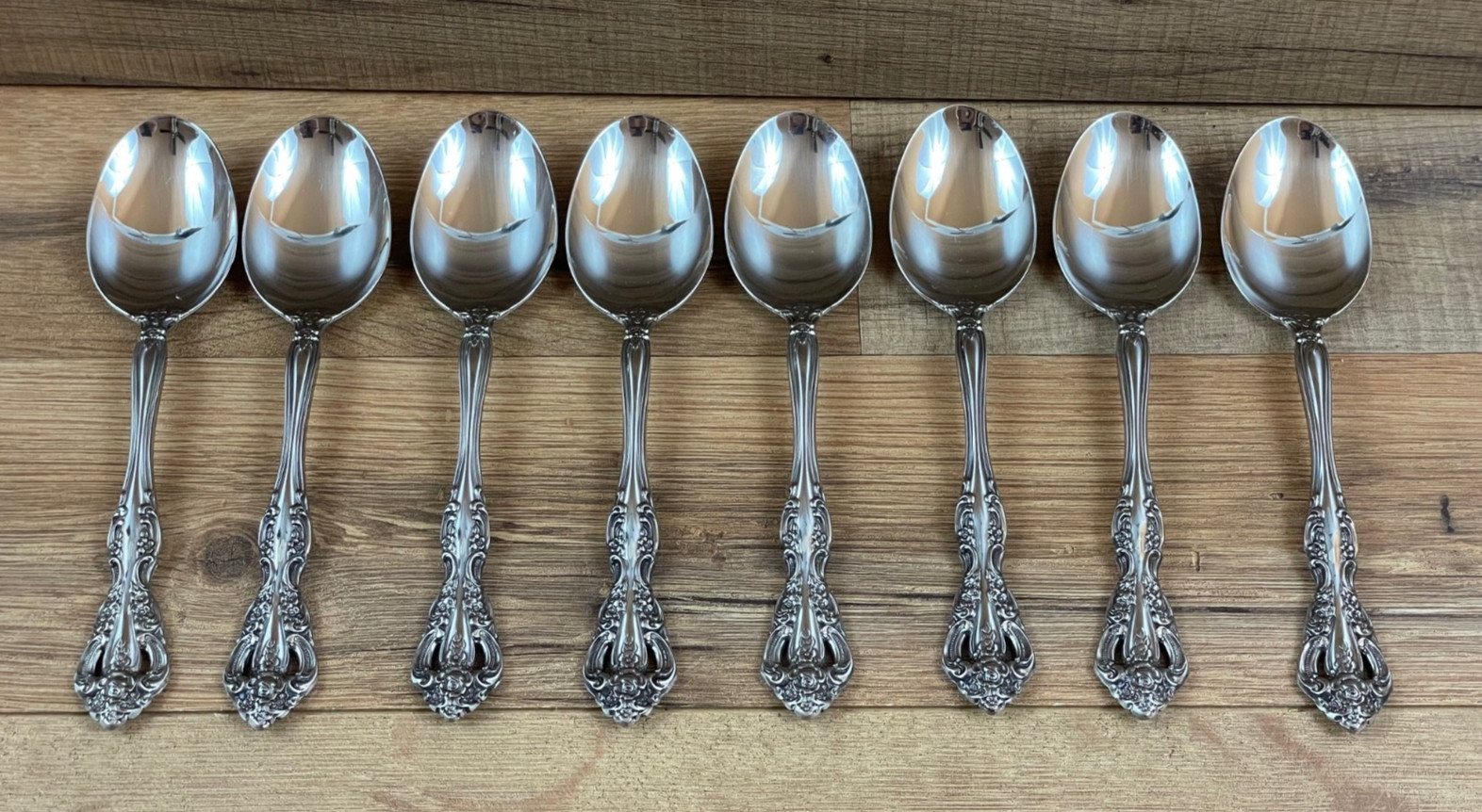 Oneida Michelangelo 72 Pc Stainless Flatware Set Serves 8 + Serving