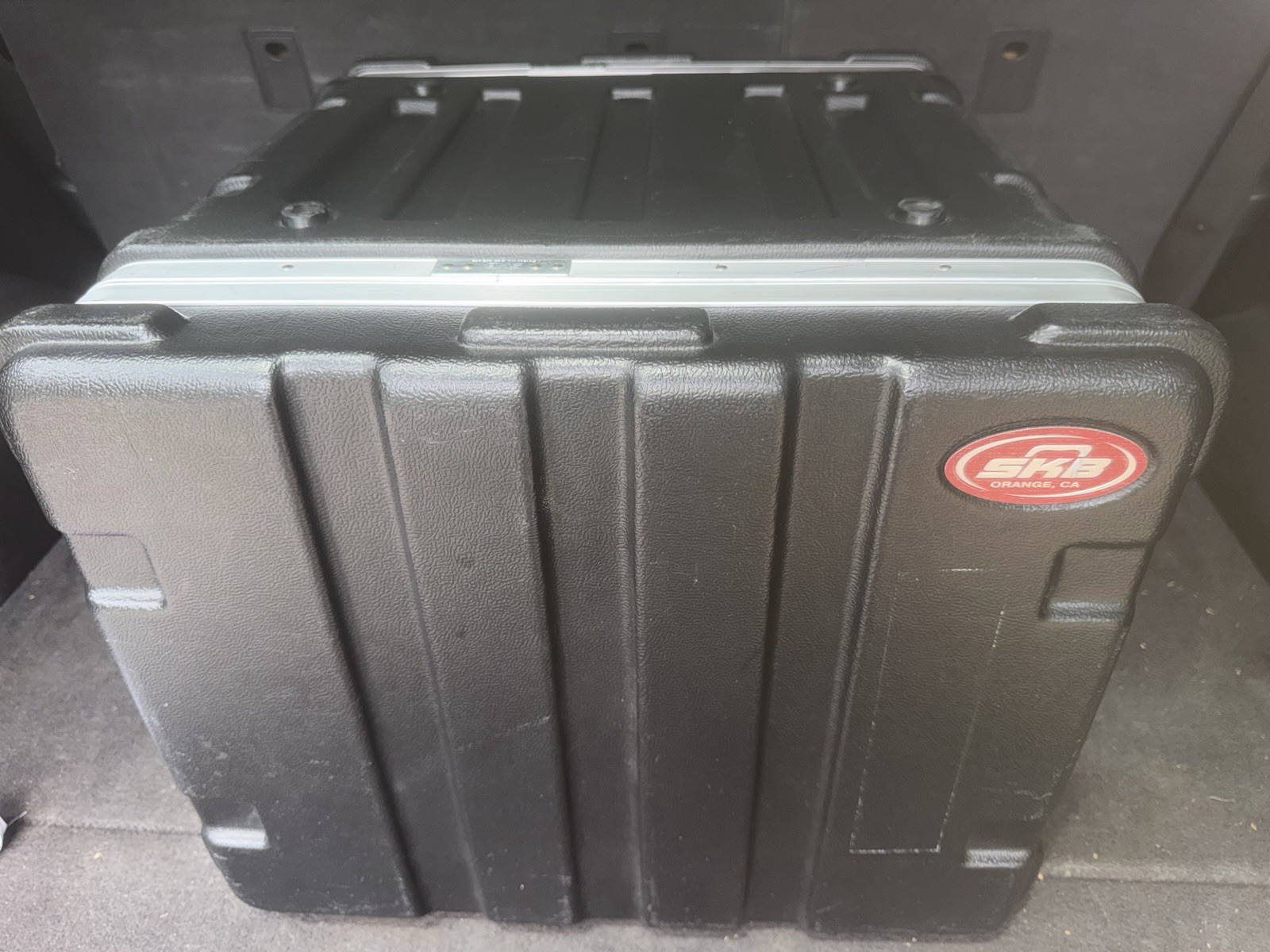 QSC RMX 2450 Power Amplifier + Extron SSP 7.1 Processor w/ SKB Rack Case