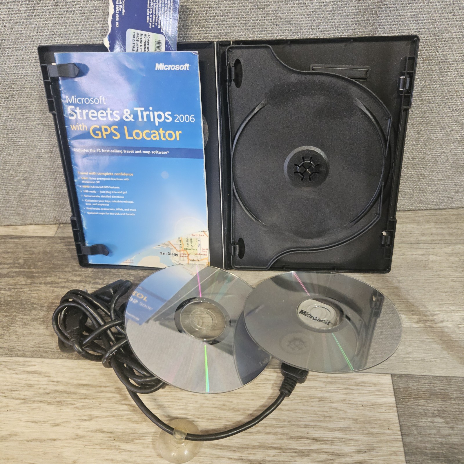 Microsoft Streets & Trips 2006 with GPS locator USB device - 2 CD in case + COA