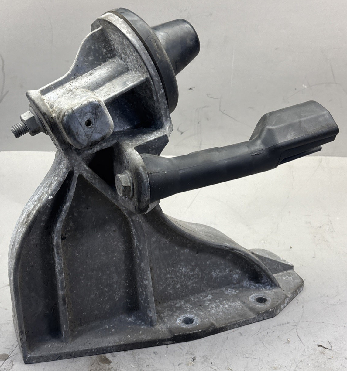 GENUINE FREIGHTLINER A17-21589-000 LEFT HAND HOOD SUPPORT NEW OEM