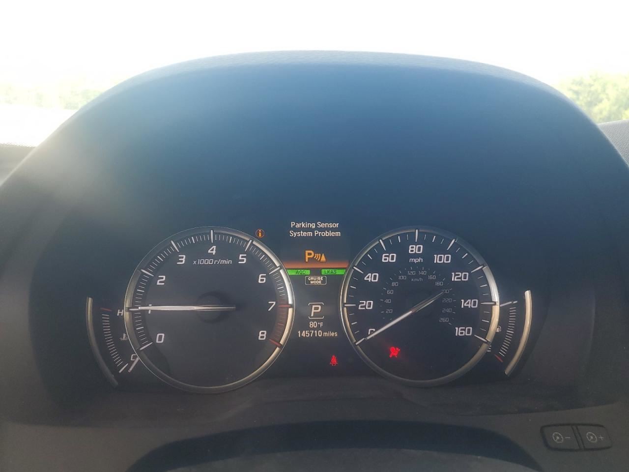 MDX 2017 Glove Box 4694809