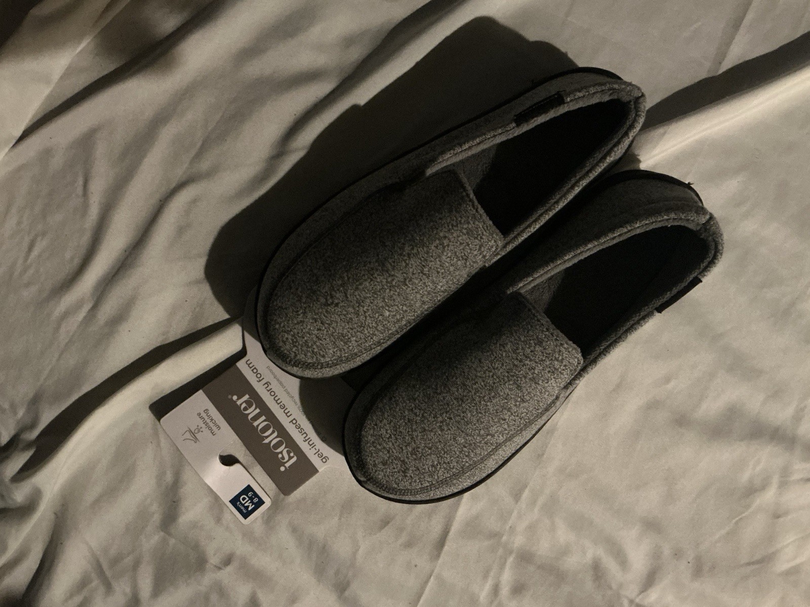 Isotoner Signature Men's Gel Infused Memory Foam Slippers Size M 8-9 Gray NEW!!!