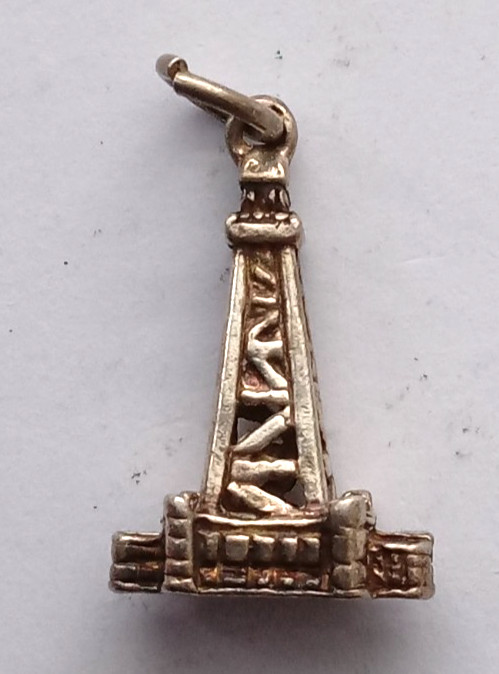 1960s/80s VINTAGE SILVER BRACELET CHARM BLACKPOOL TOWER.     CH3-13