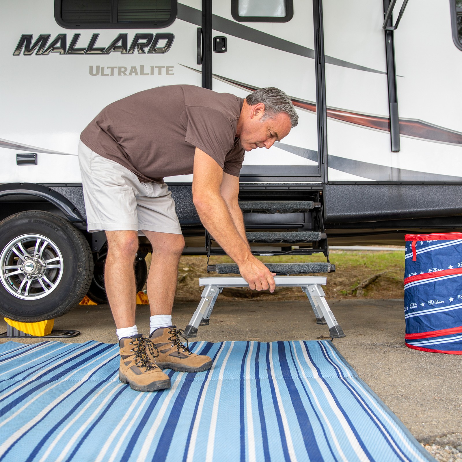 Camco Aluminum Step Stool, Adjustable Height for RV & Trailers, Silver(Open Box)