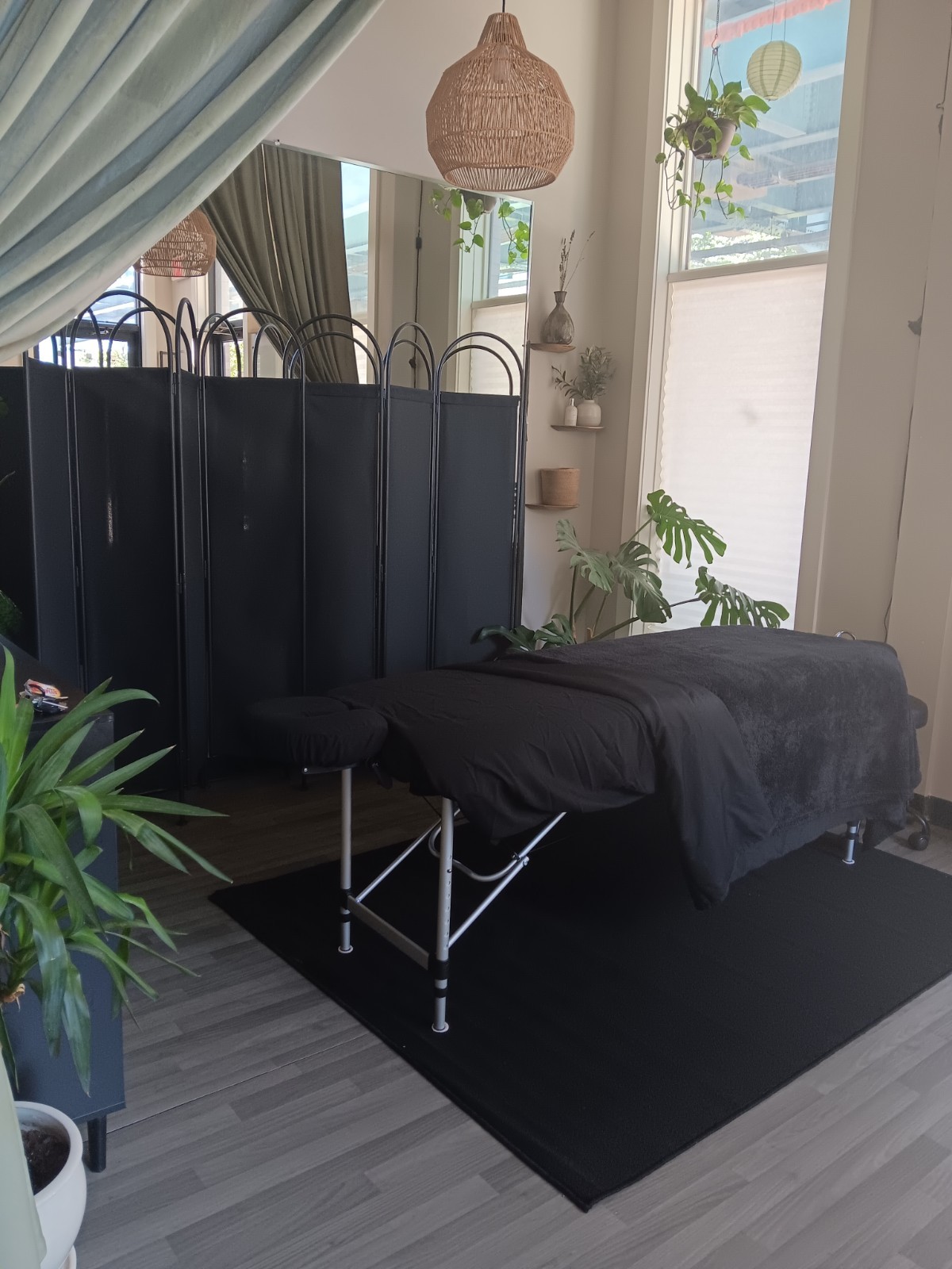 Portable Foldable Black Massage Table with Metal Frame & Face Cradle
